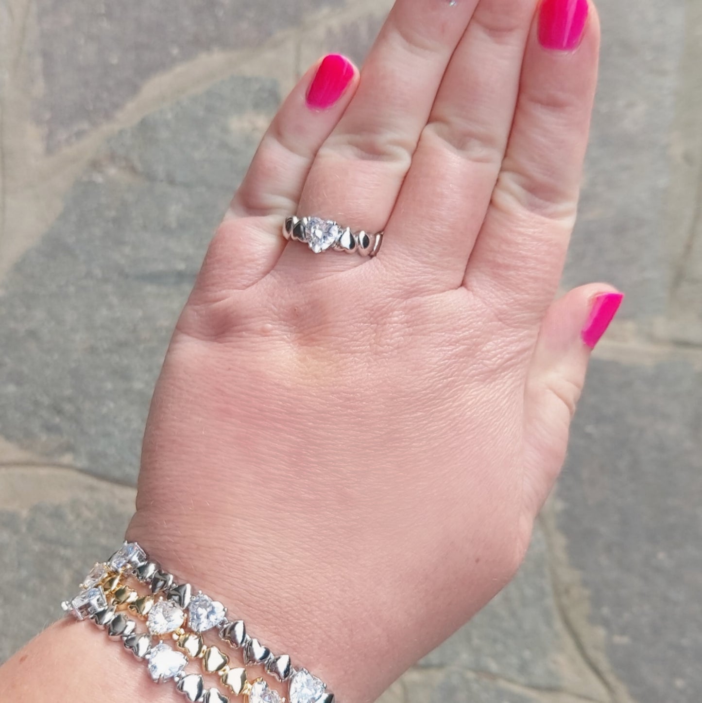 CLAIRE - Anello con cuoricini bombè e Cubic Zirconia a forma di cuore