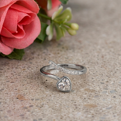 AMY CONTRARIE' ~ ARGENTO 925 ~ Anello in ARGENTO 925  con cuore in cubic zirconia regolabile