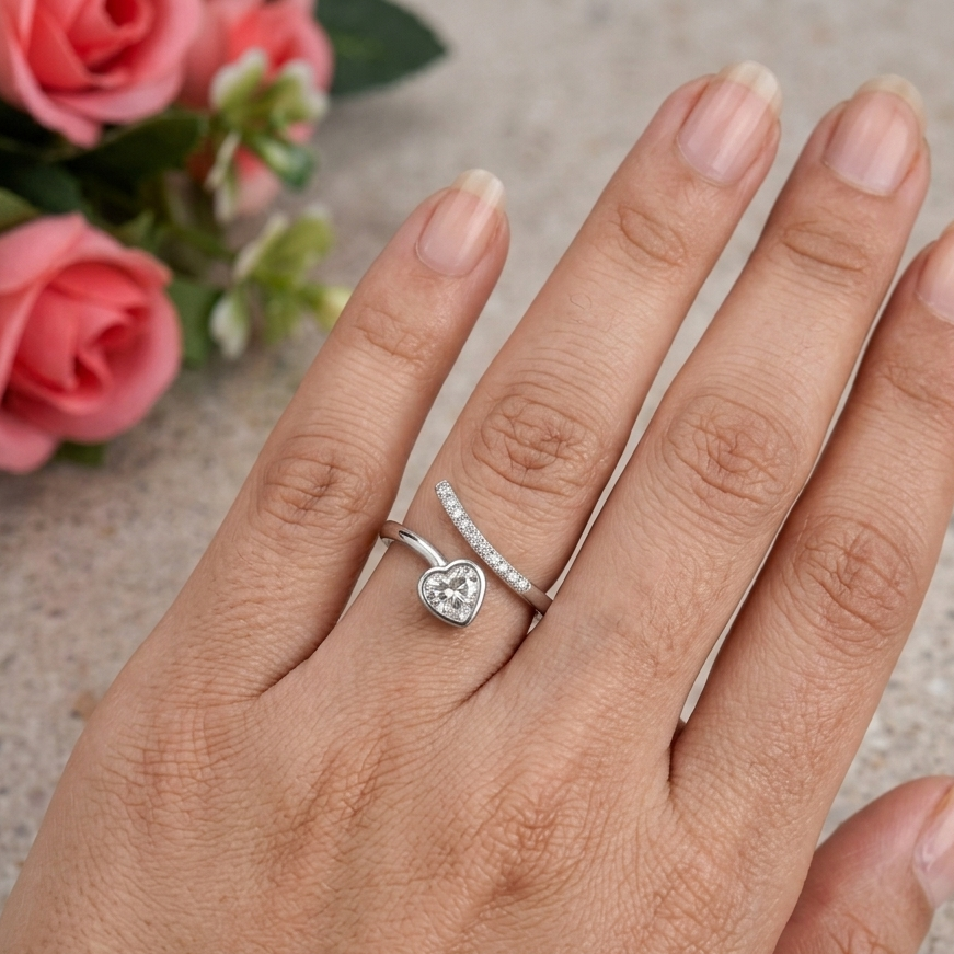 AMY CONTRARIE' ~ ARGENTO 925 ~ Anello in ARGENTO 925  con cuore in cubic zirconia regolabile