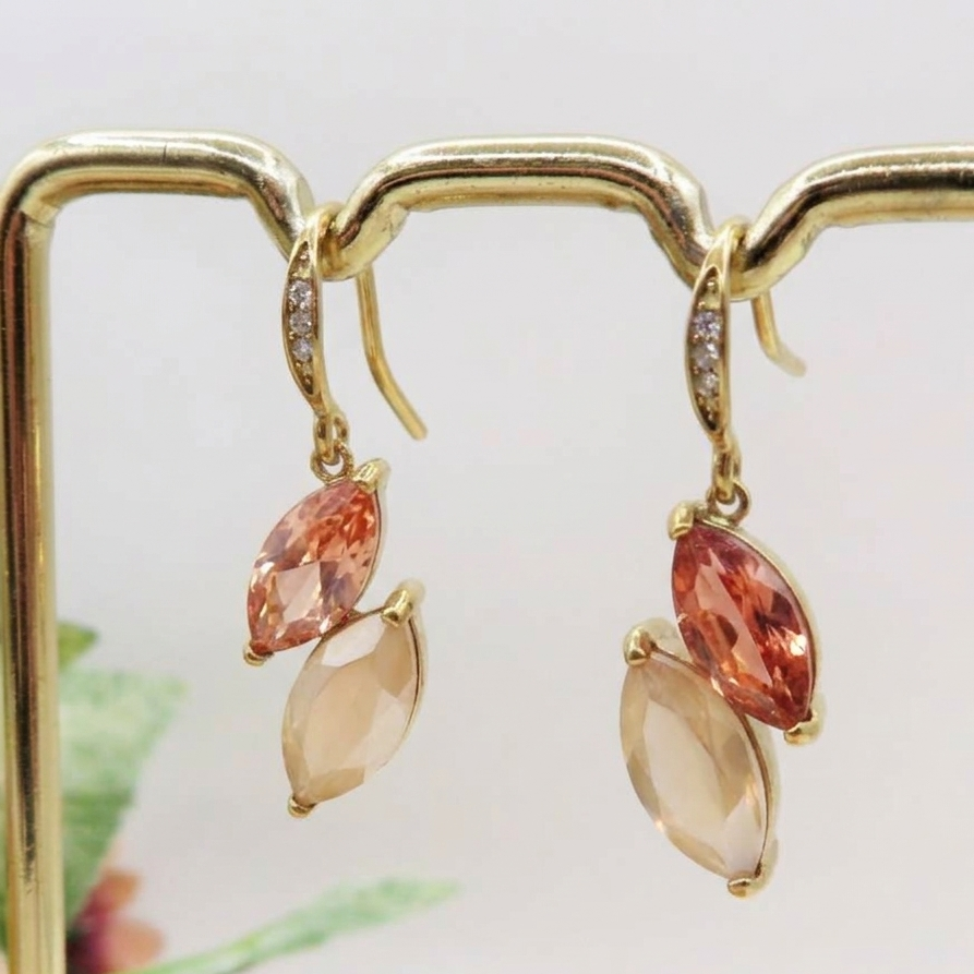 ROXANNE - Orecchini in ACCIAIO INOSSIDABILE a monachella con cubic zirconia