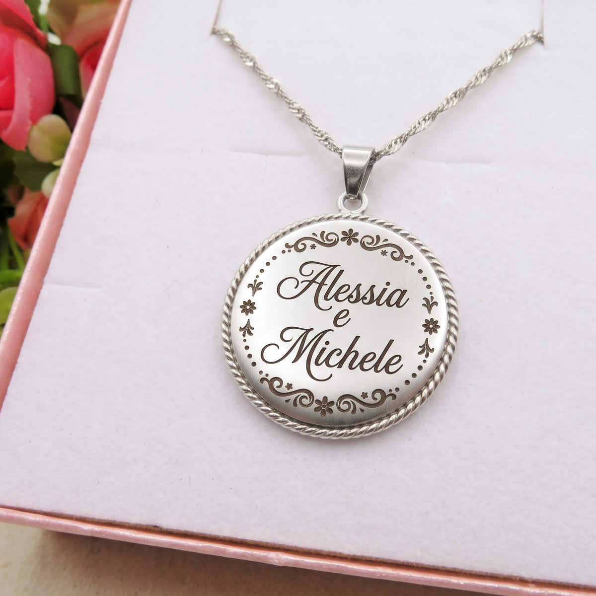 OLD ENGLISH pendente PERSONALIZZAMI ~ ACCIAIO INOSSIDABILE - Collana ciondolo rotondo + incisione personalizzata