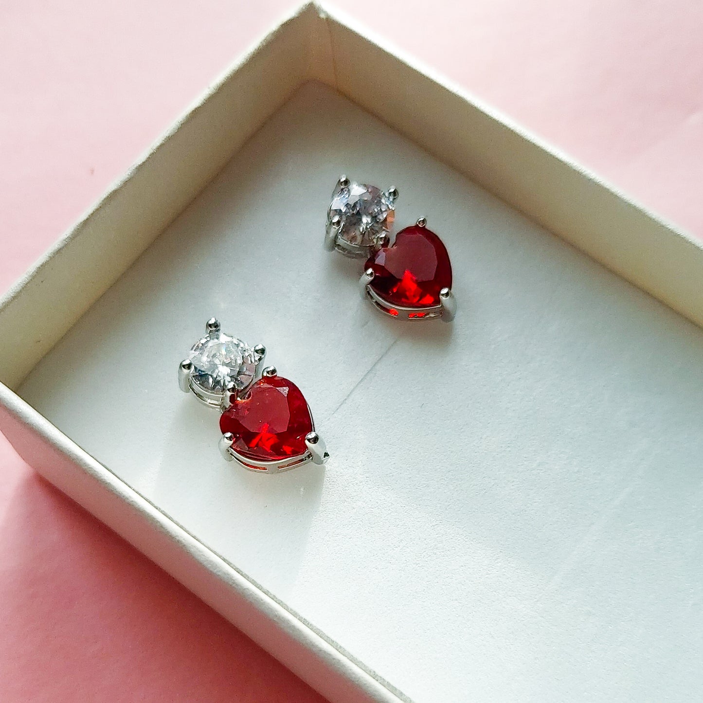 ANNIE mini pendente - Orecchini pendenti in cubic zirconia a forma di cuore