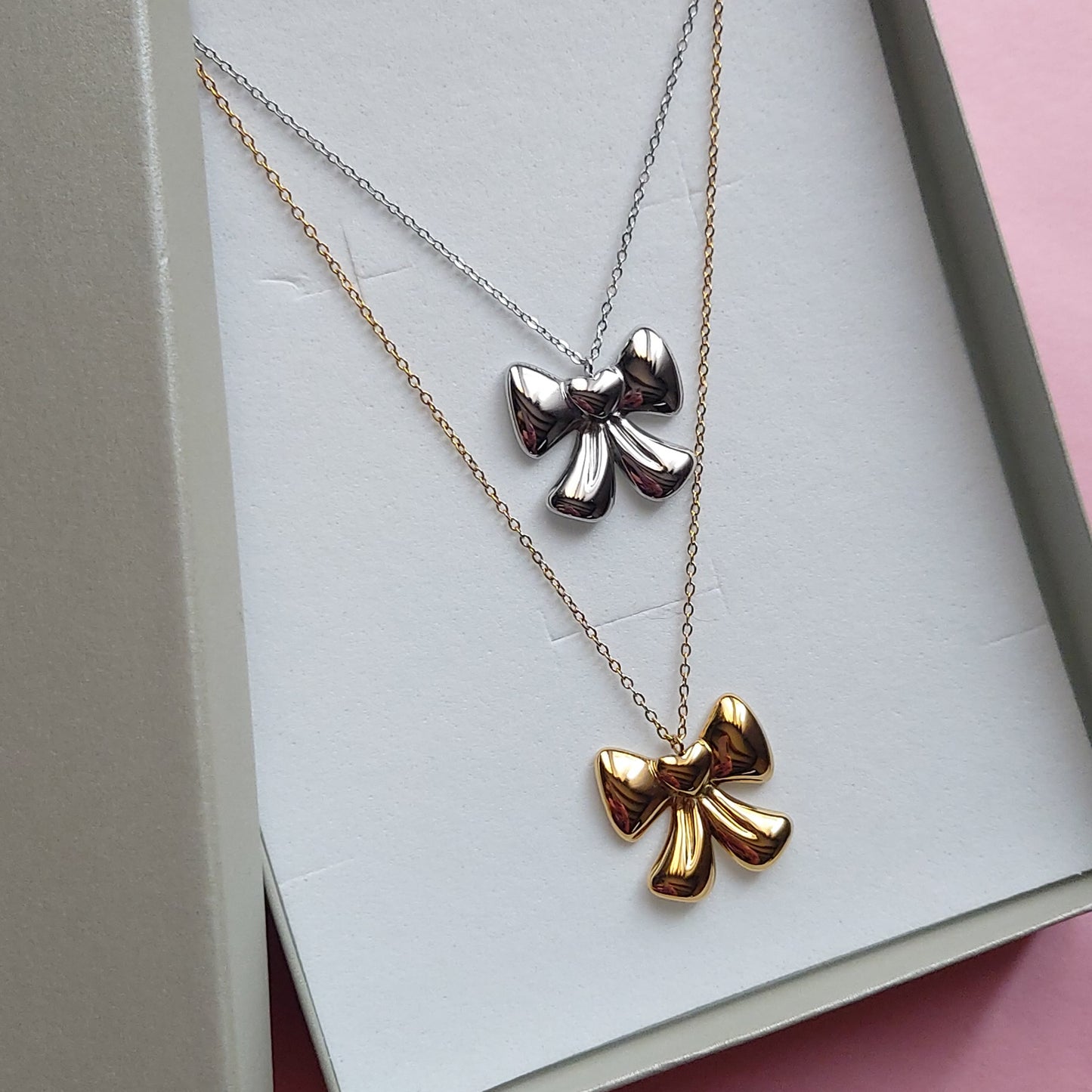 BOW 🎀 ~ ACCIAIO INOSSIDABILE - Collana ciondolo fiocco bombè