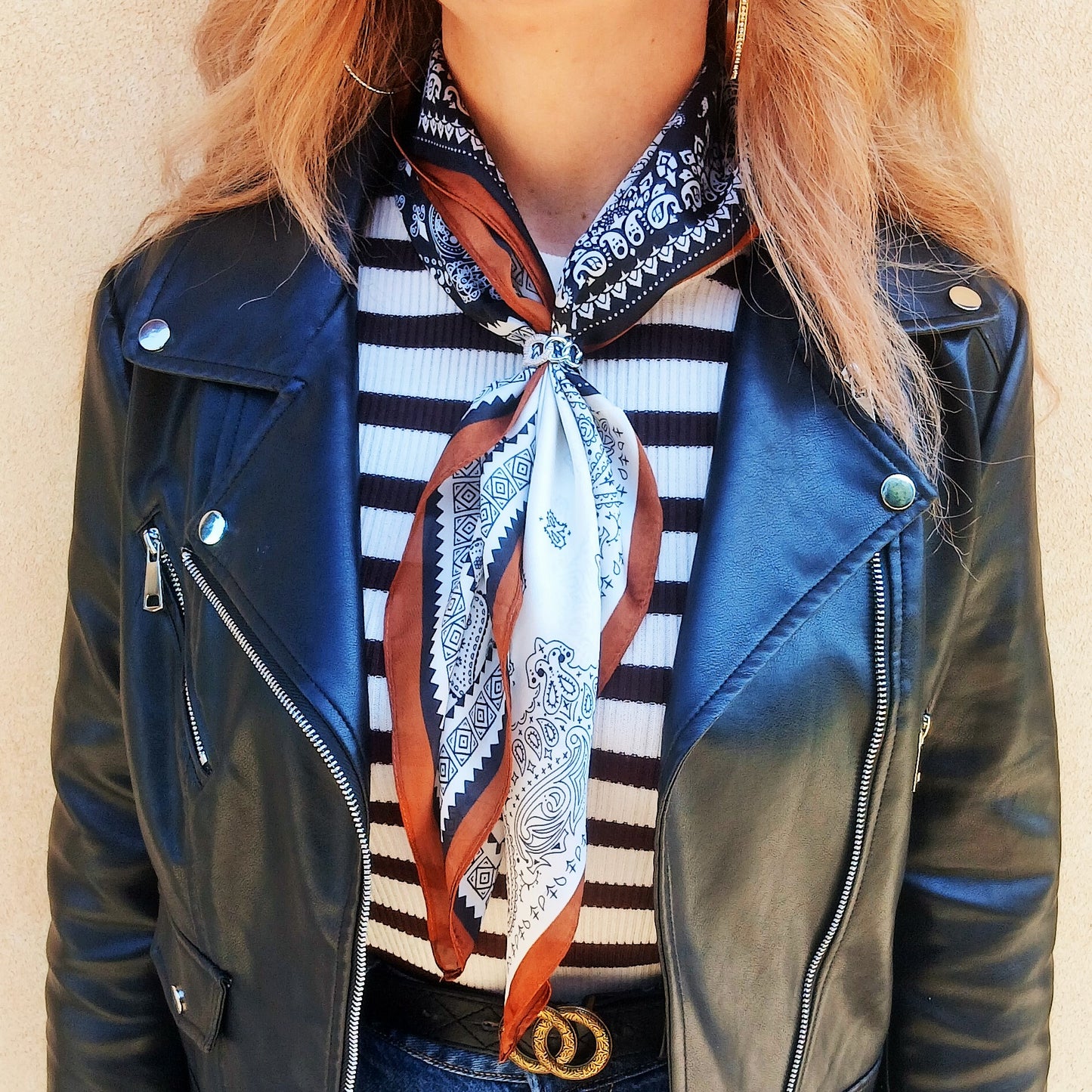 ICONIC SQUARE ~ Foulard 70x70