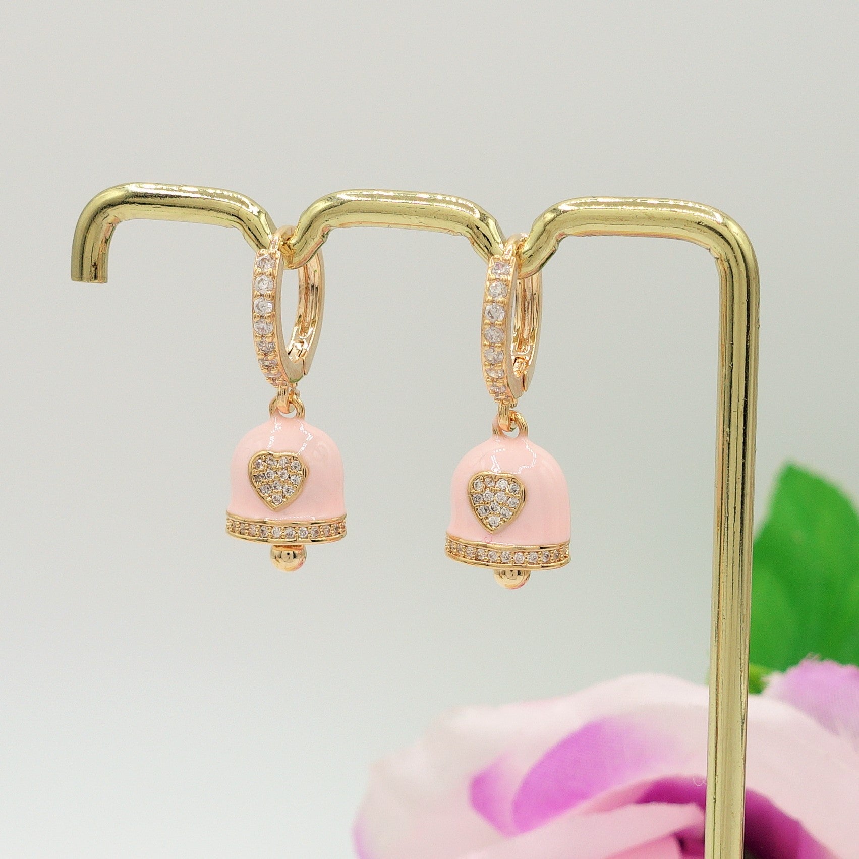 Orecchino Pendente con Cerchi e Zirconia Pavé - Amabile Orecchino Pendente con Cerchi e Zirconia Pavé - Amabile