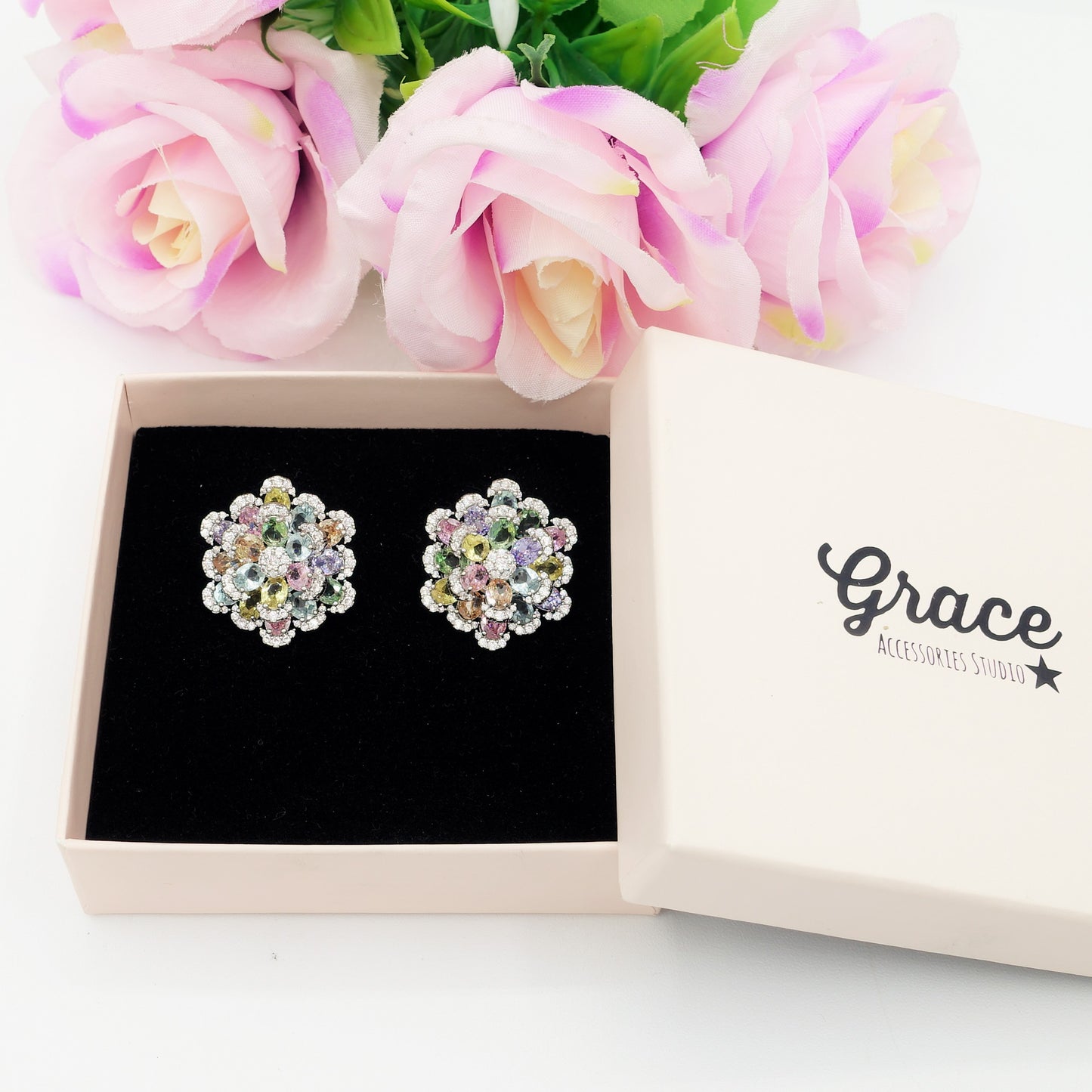 CAMELIA ~ orecchini bottone con fiore zirconato in cubic zirconia