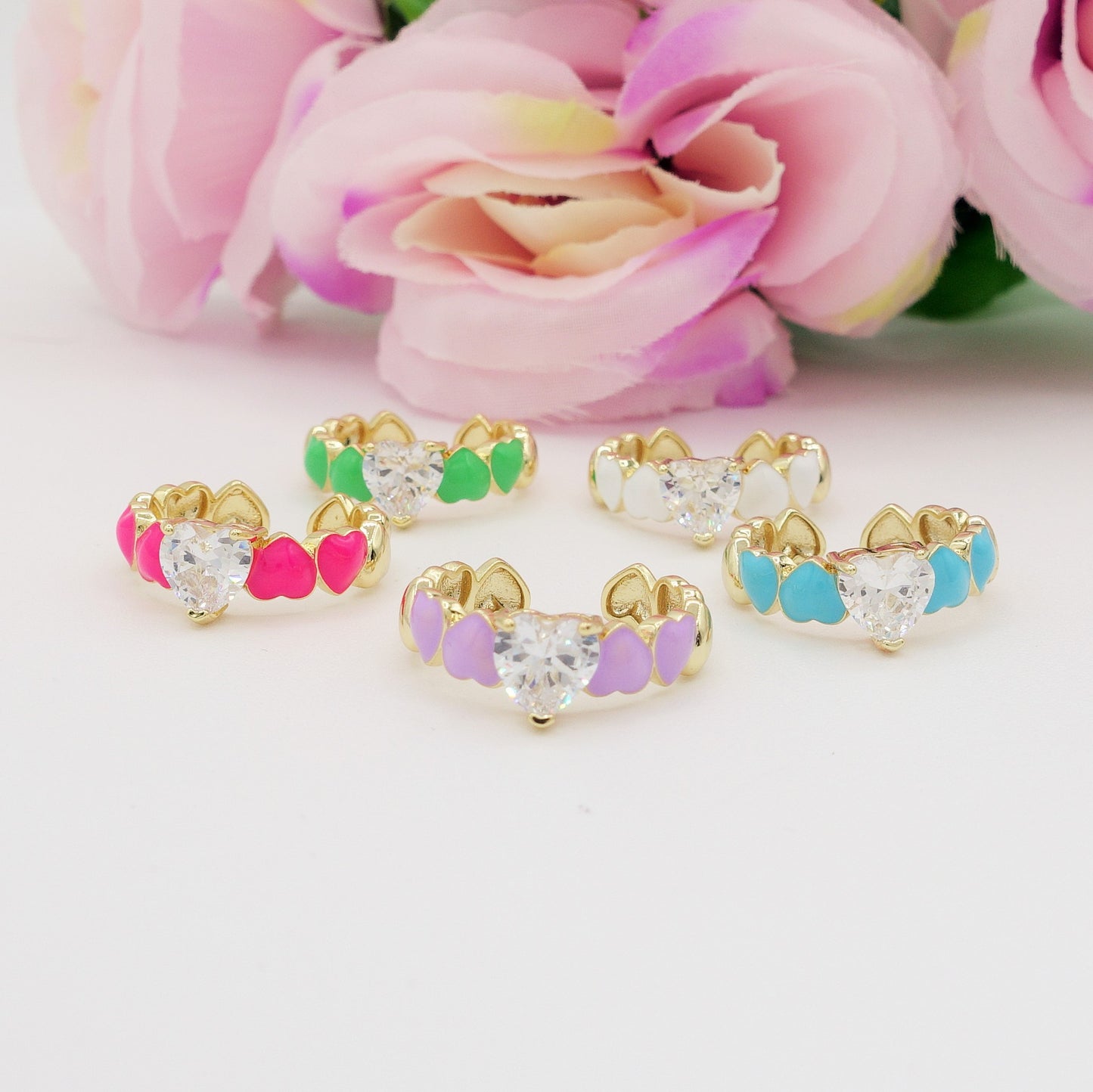 CLAIRE COLOURS - Anello con cuoricini bombè smaltati e Cubic Zirconia a forma di cuore