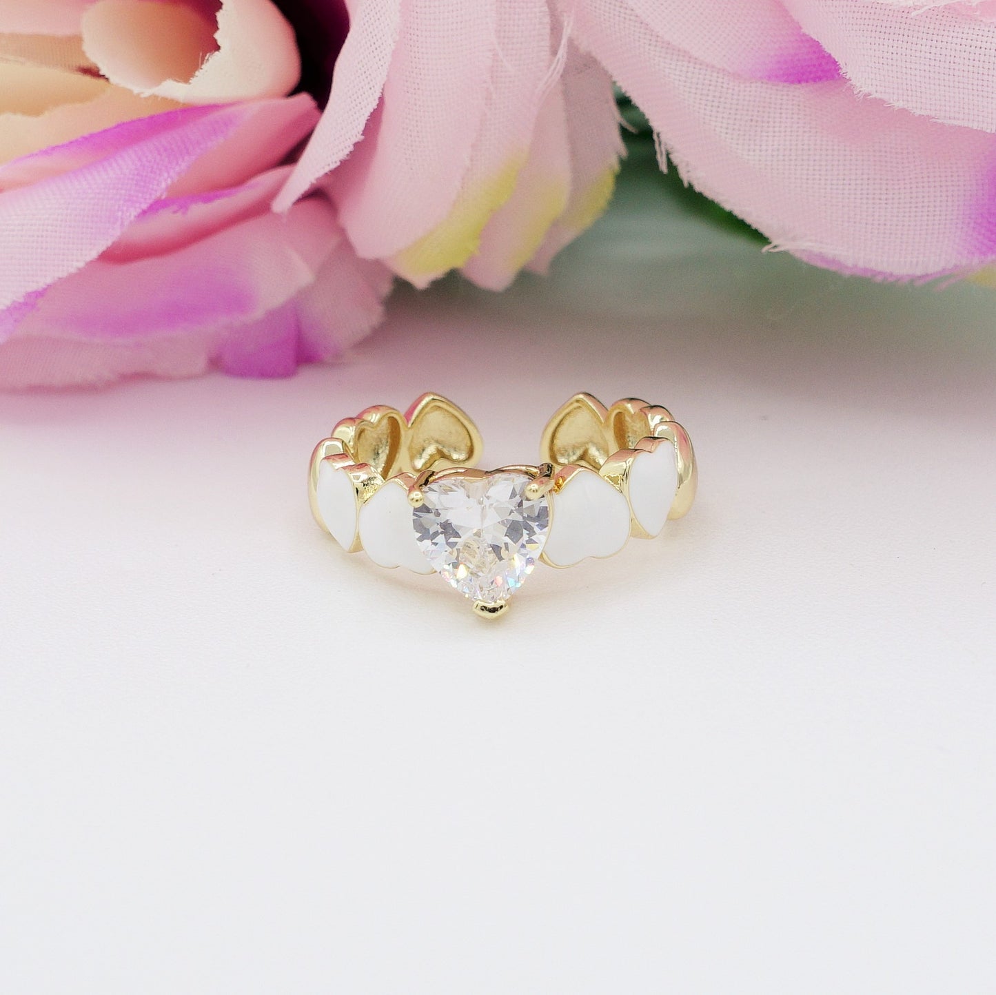 CLAIRE COLOURS - Anello con cuoricini bombè smaltati e Cubic Zirconia a forma di cuore