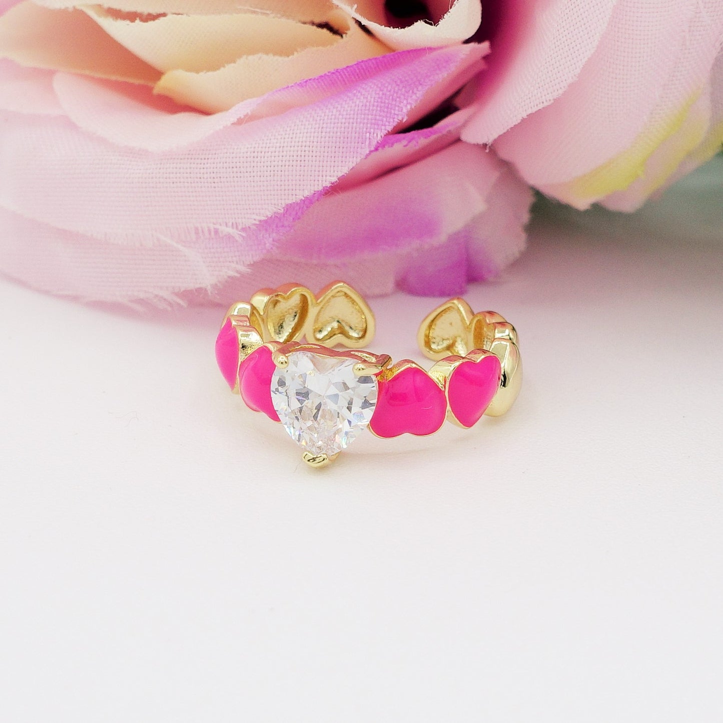 CLAIRE COLOURS - Anello con cuoricini bombè smaltati e Cubic Zirconia a forma di cuore