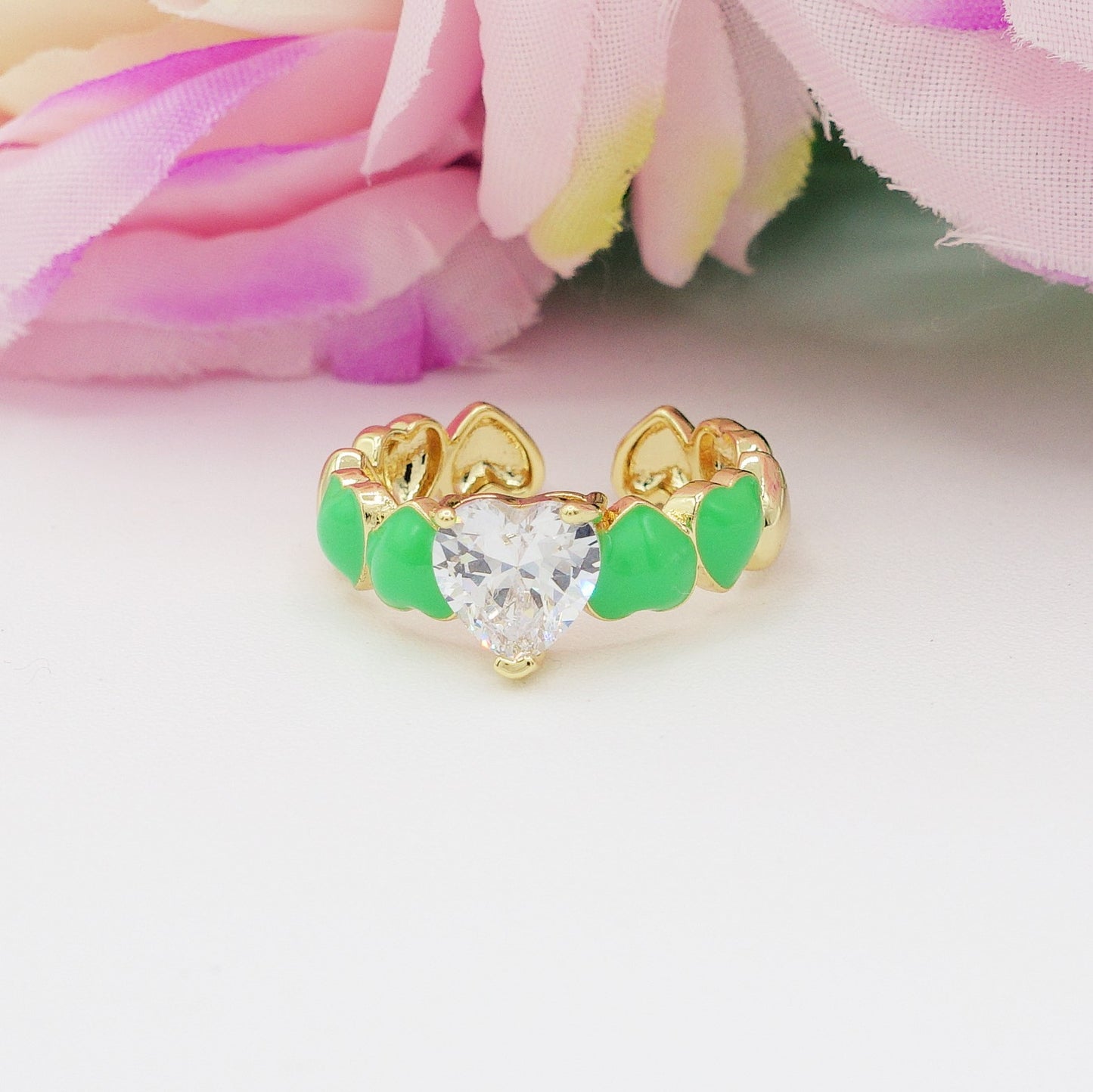 CLAIRE COLOURS - Anello con cuoricini bombè smaltati e Cubic Zirconia a forma di cuore