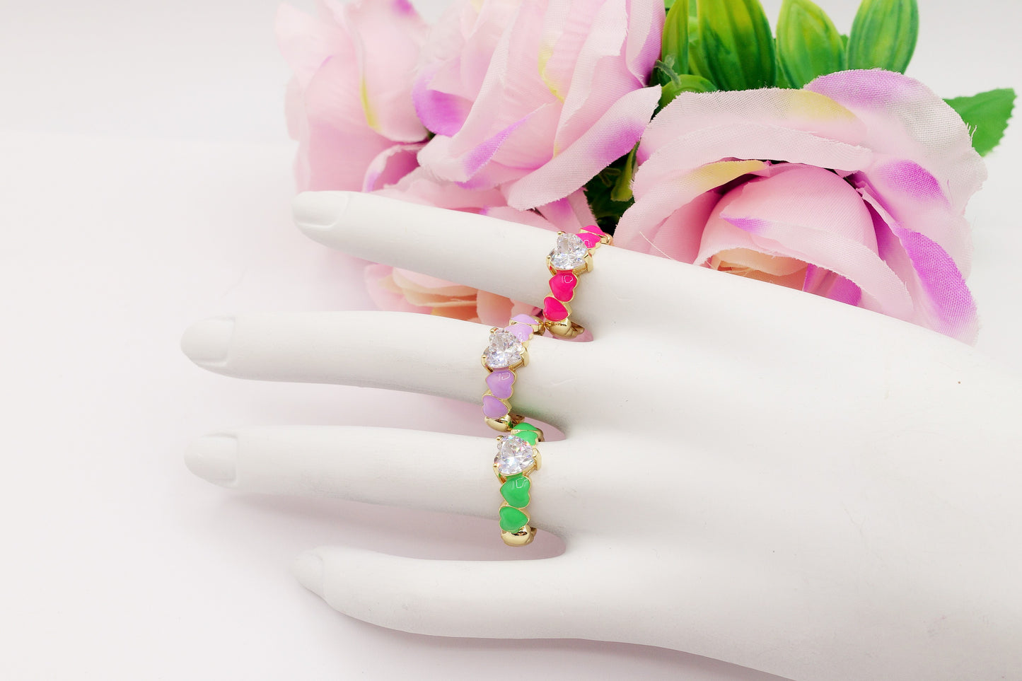 CLAIRE COLOURS - Anello con cuoricini bombè smaltati e Cubic Zirconia a forma di cuore