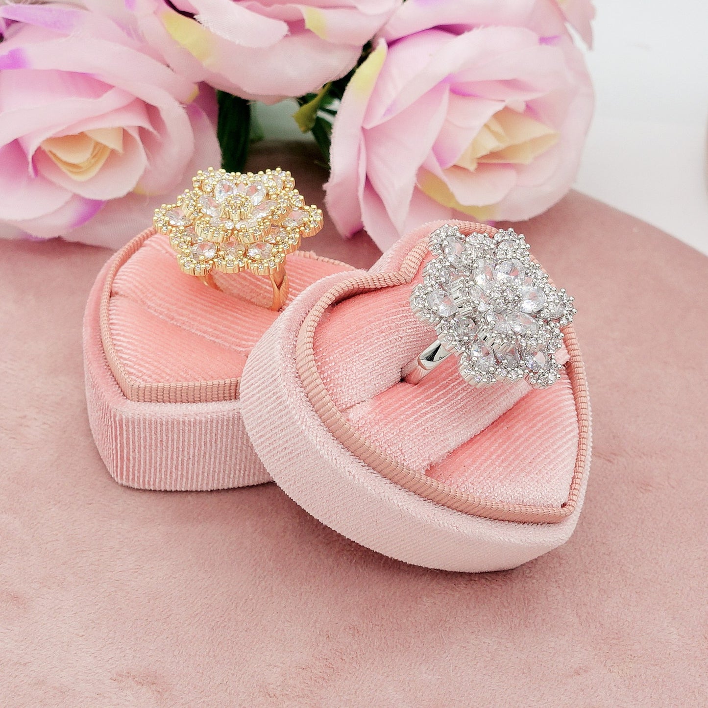 CAMELIA CRYSTAL RING - XL - Anello regolabile con fiore zirconato in Cubic Zirconia