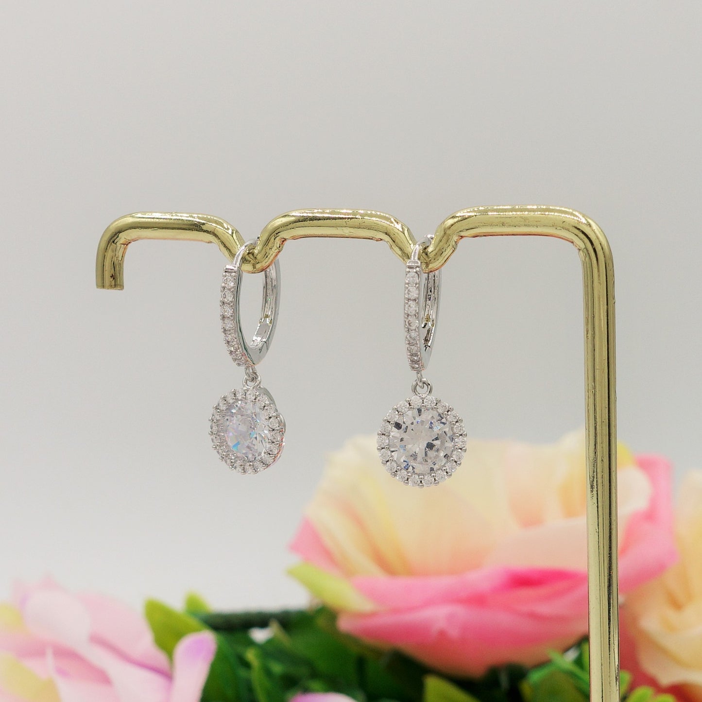 DELILAH ~ Orecchini mini cerchio con pendente in Cubic Zirconia rotondo