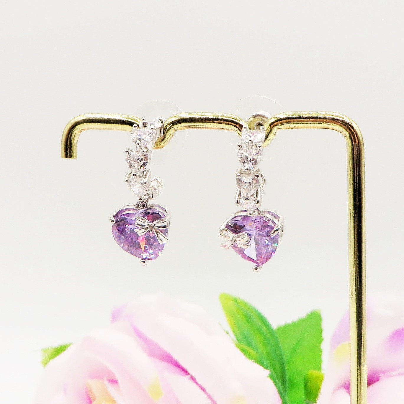 HELENA  ~ Orecchini mini cerchio con cuore XL in Cubic Zirconia