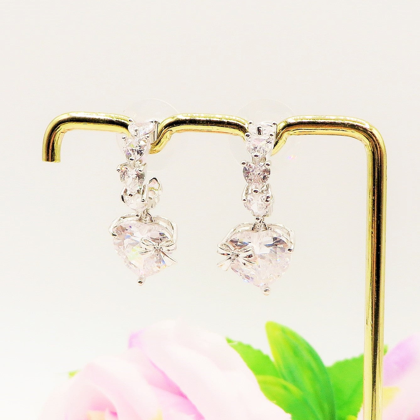 HELENA  ~ Orecchini mini cerchio con cuore XL in Cubic Zirconia