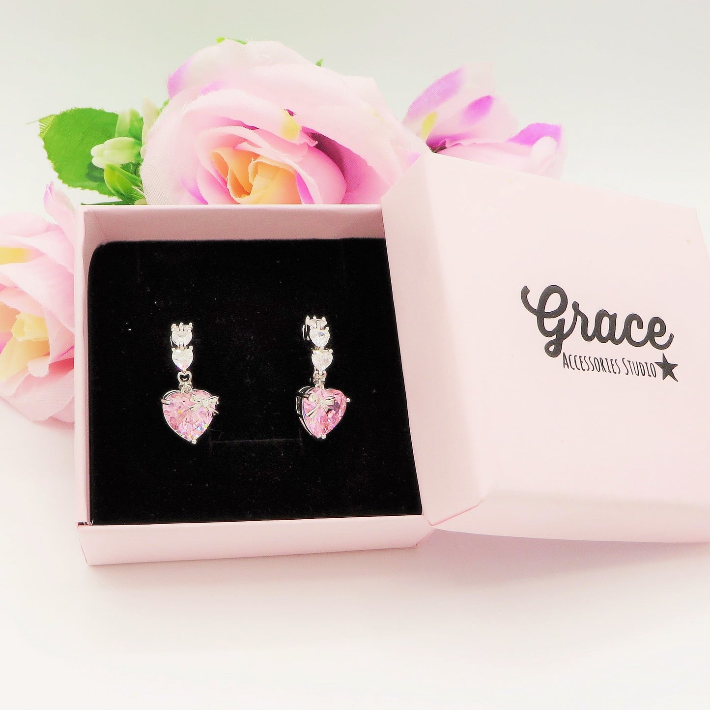 HELENA  ~ Orecchini mini cerchio con cuore XL in Cubic Zirconia