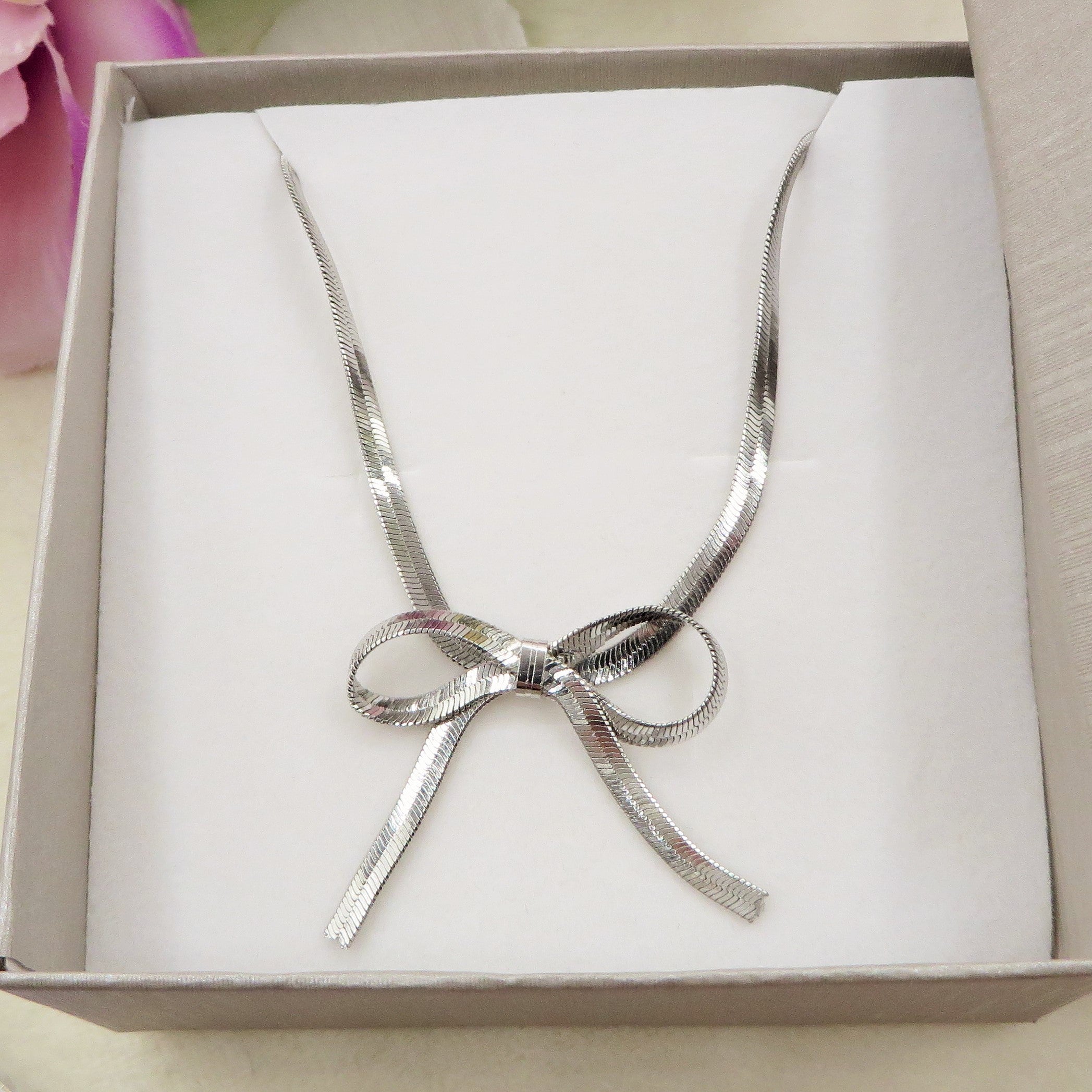 Collana Con Ciondolo A Fiocco In Acciaio Inox, Catena Serpente 33+5 Cm, Per Donna, Gioiello Elegante