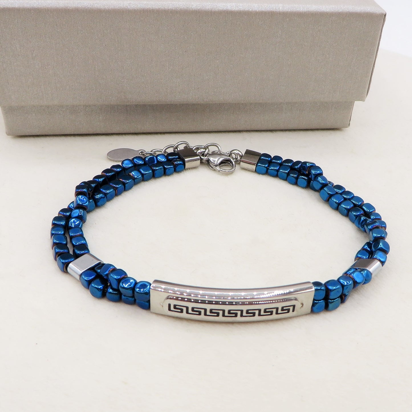 ARES Bracciale uomo  Targhetta con greche e cubetti in ematite BLU  -  ACCIAIO INOSSIDABILE