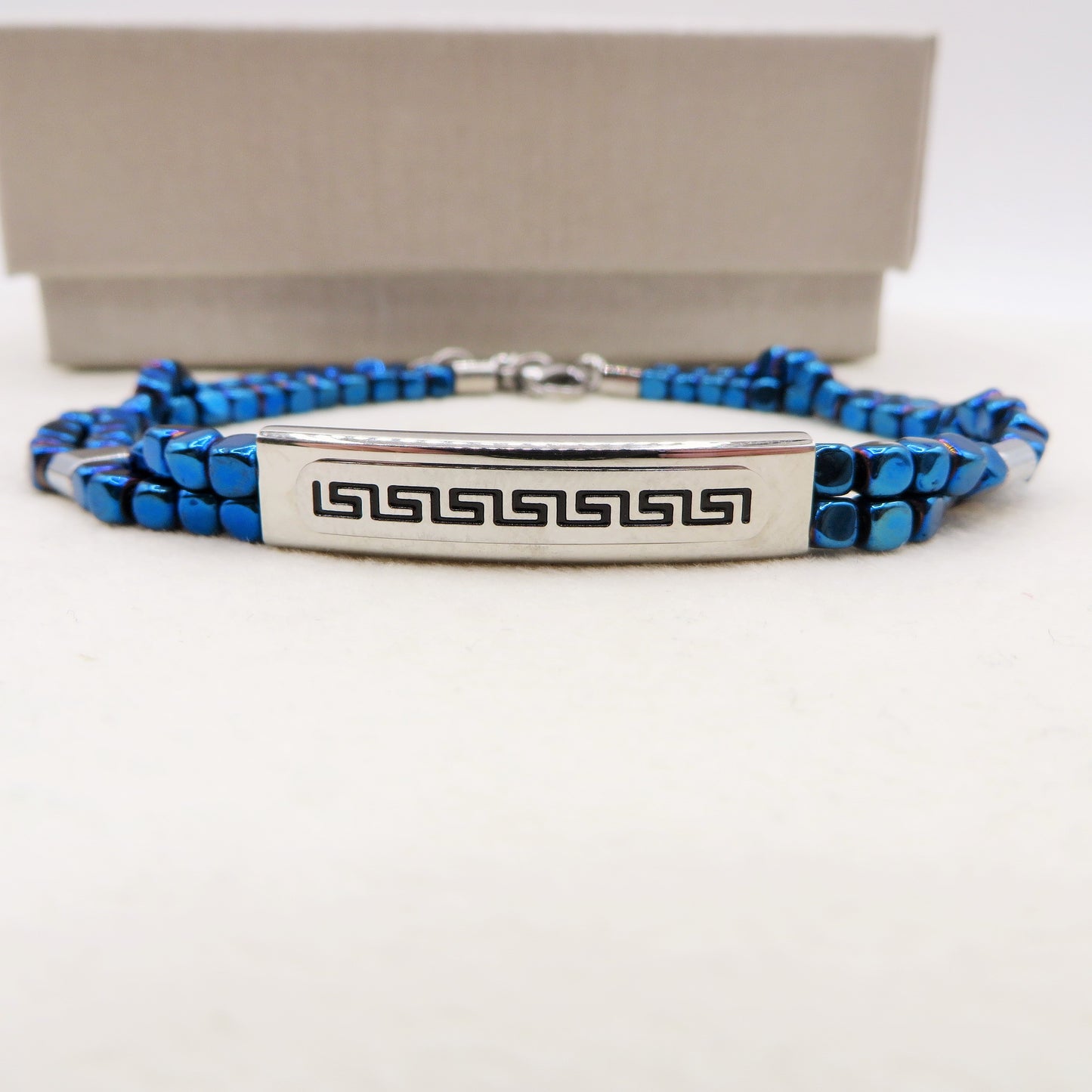 ARES Bracciale uomo  Targhetta con greche e cubetti in ematite BLU  -  ACCIAIO INOSSIDABILE