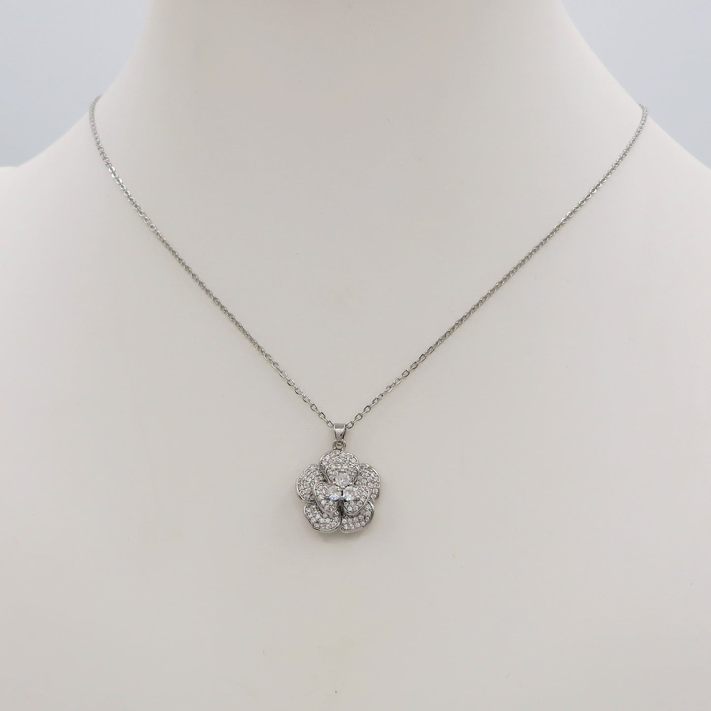 CAMELIA CRYSTAL - Collana con pendente camelia in cubic zirconia