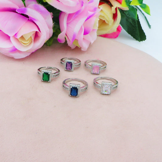 ARIANA ~ Anello regolabile con cubic zirconia squadrato