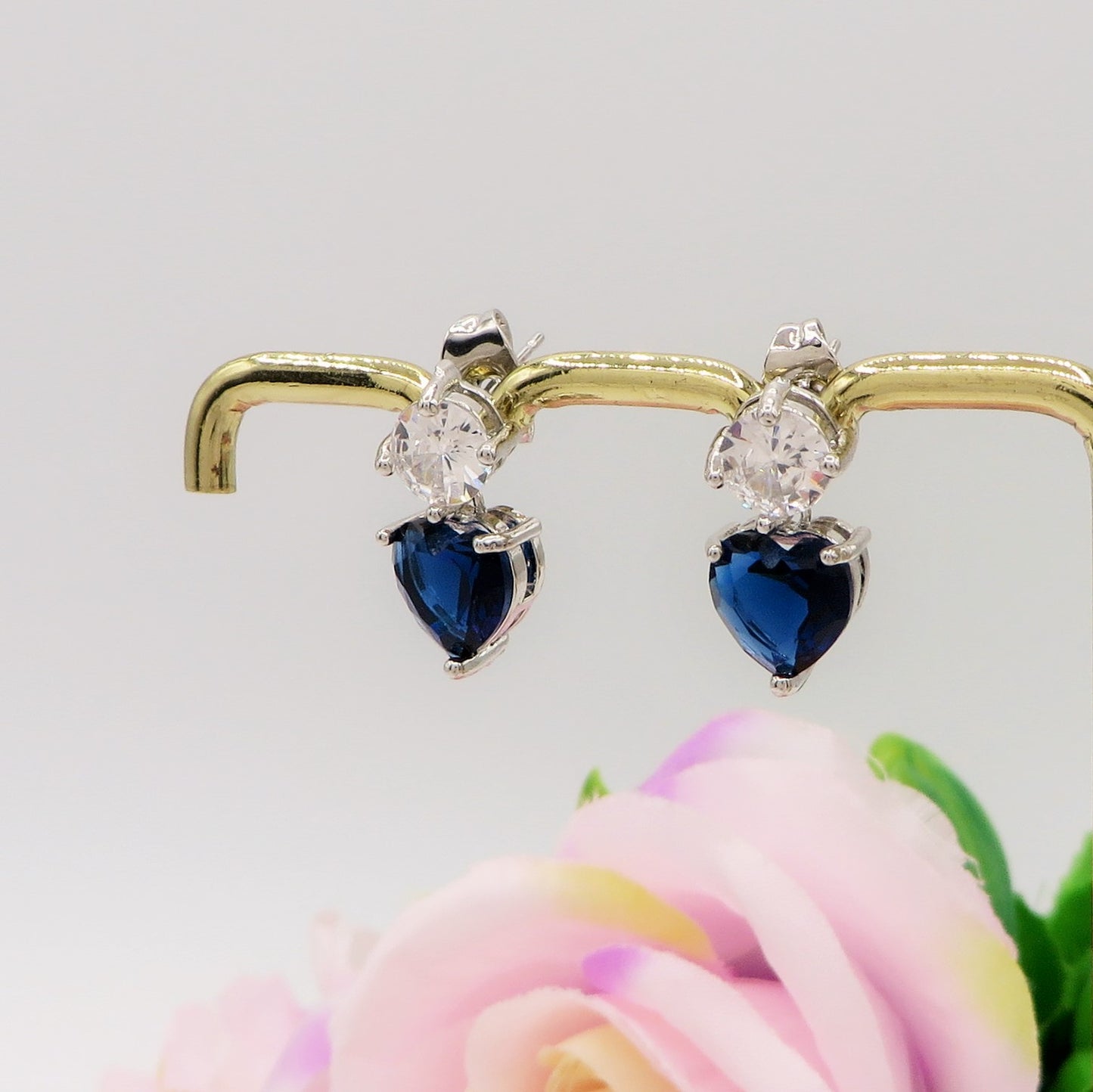 ANNIE mini pendente - Orecchini pendenti in cubic zirconia a forma di cuore