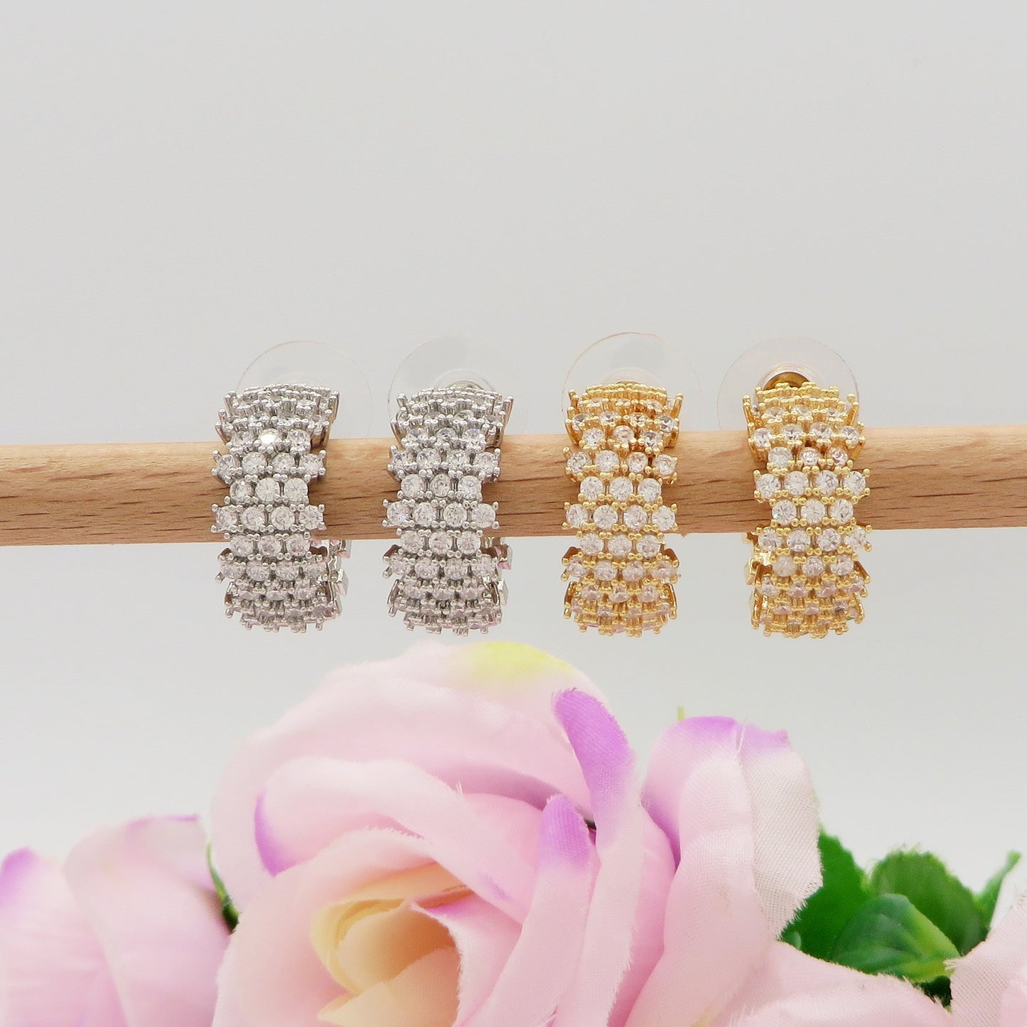 JANET ~ Orecchini cerchi zirconati 4 fili in Cubic Zirconia