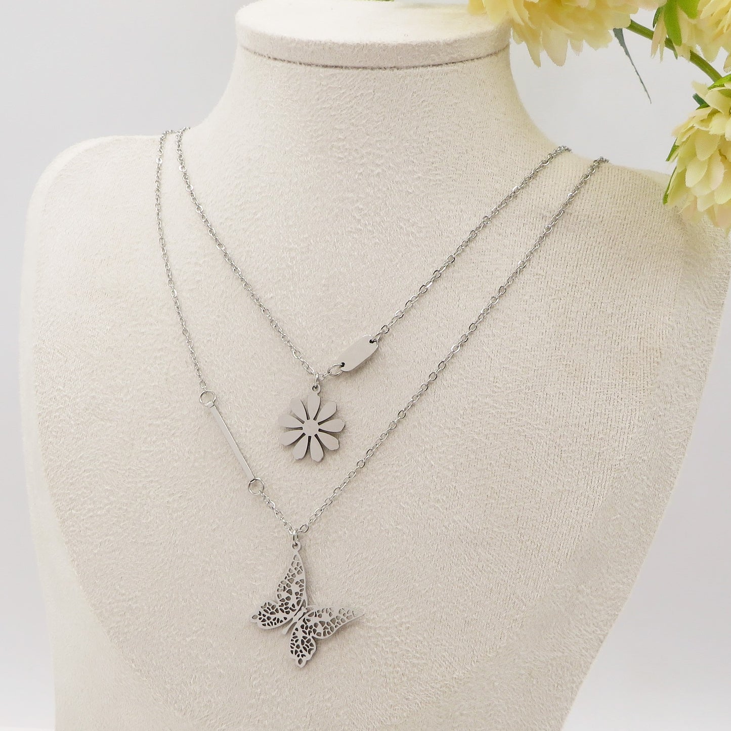 BLOOM ~ Collana doppia in ACCIAIO INOSSIDABILE doppia con margherita e farfalla
