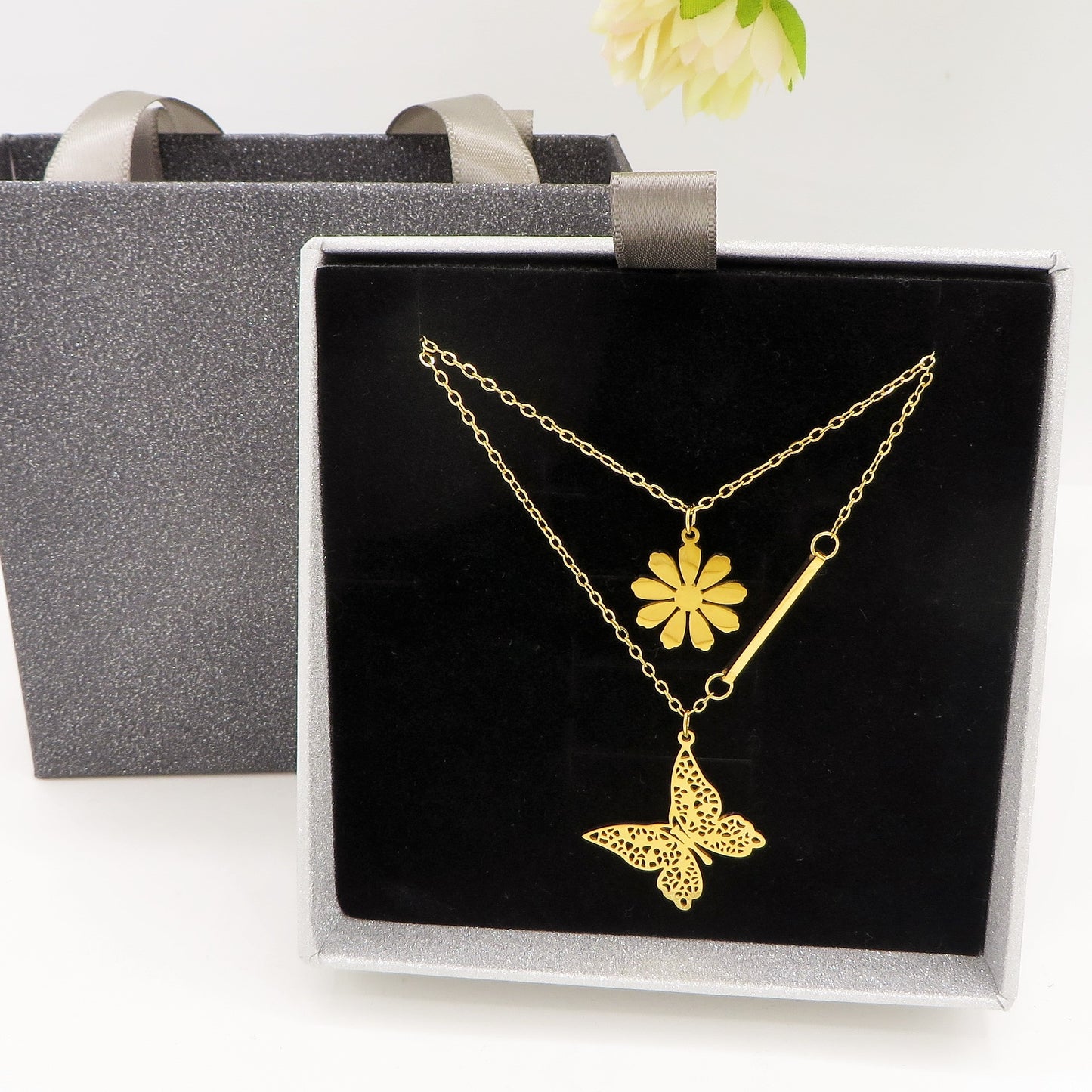 BLOOM ~ Collana doppia in ACCIAIO INOSSIDABILE doppia con margherita e farfalla