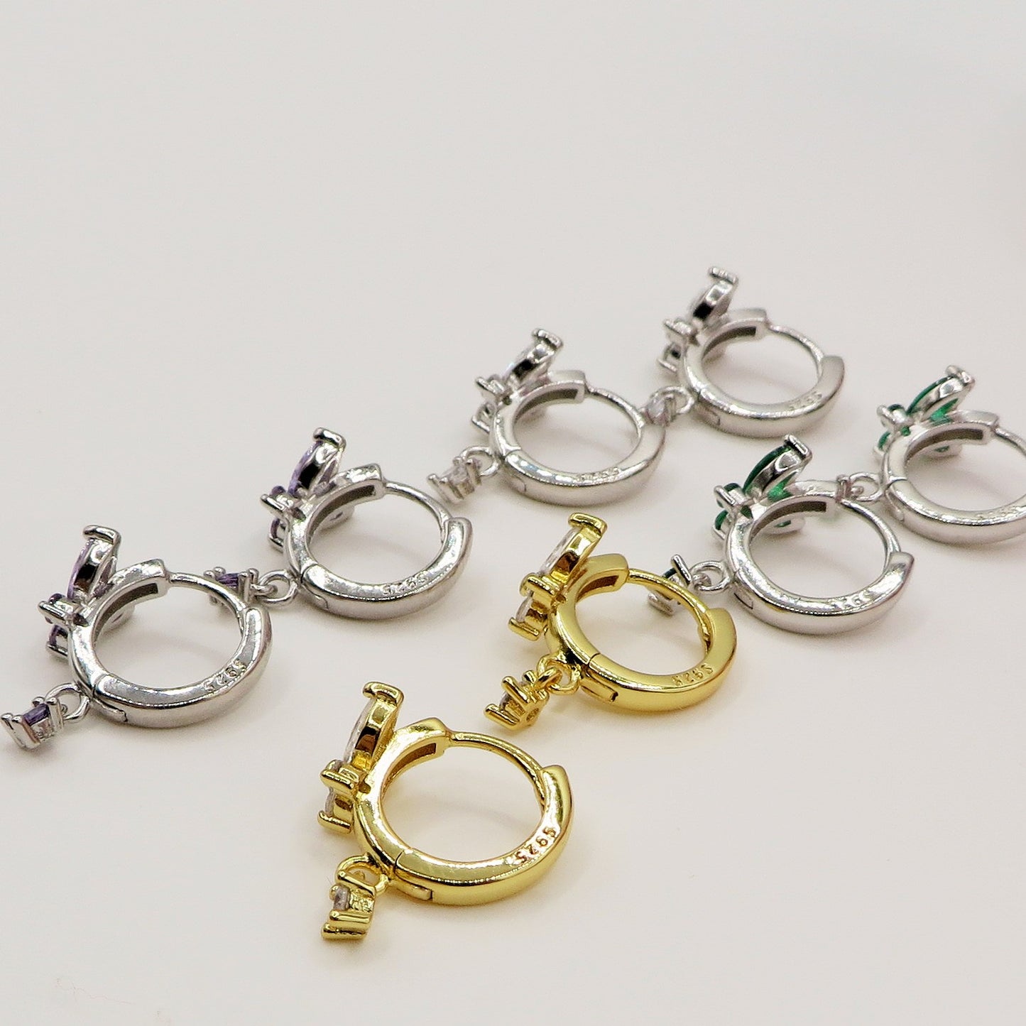 BUTTERFLY HOOP ~ Orecchino ARGENTO 925 cerchietto con farfalla in cubic zirconia ~ Mono orecchino