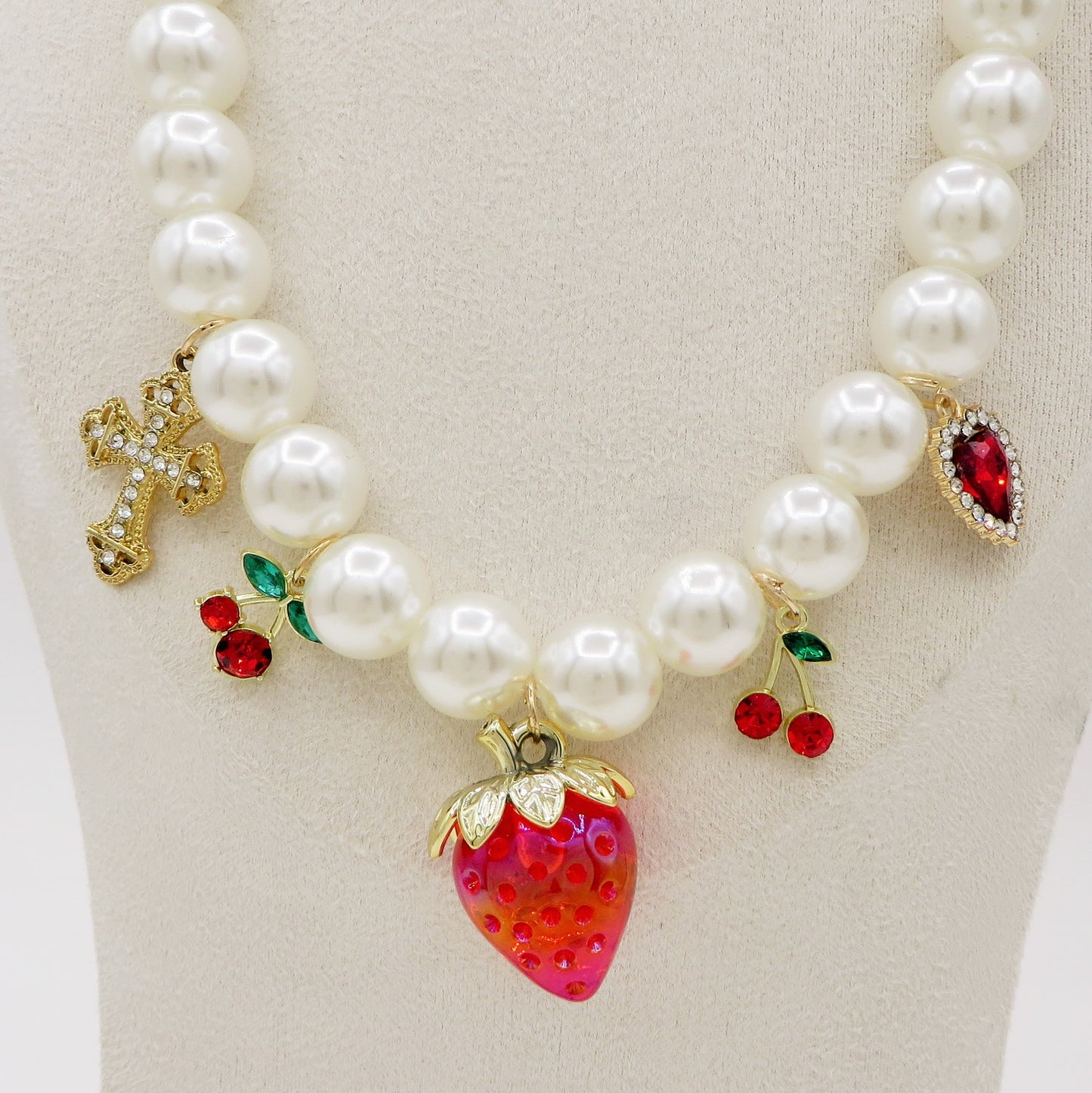 CRYSTAL FRUIT SALAD - Collana perle e charms fragola - cuore - ciliegie - mix zirconati