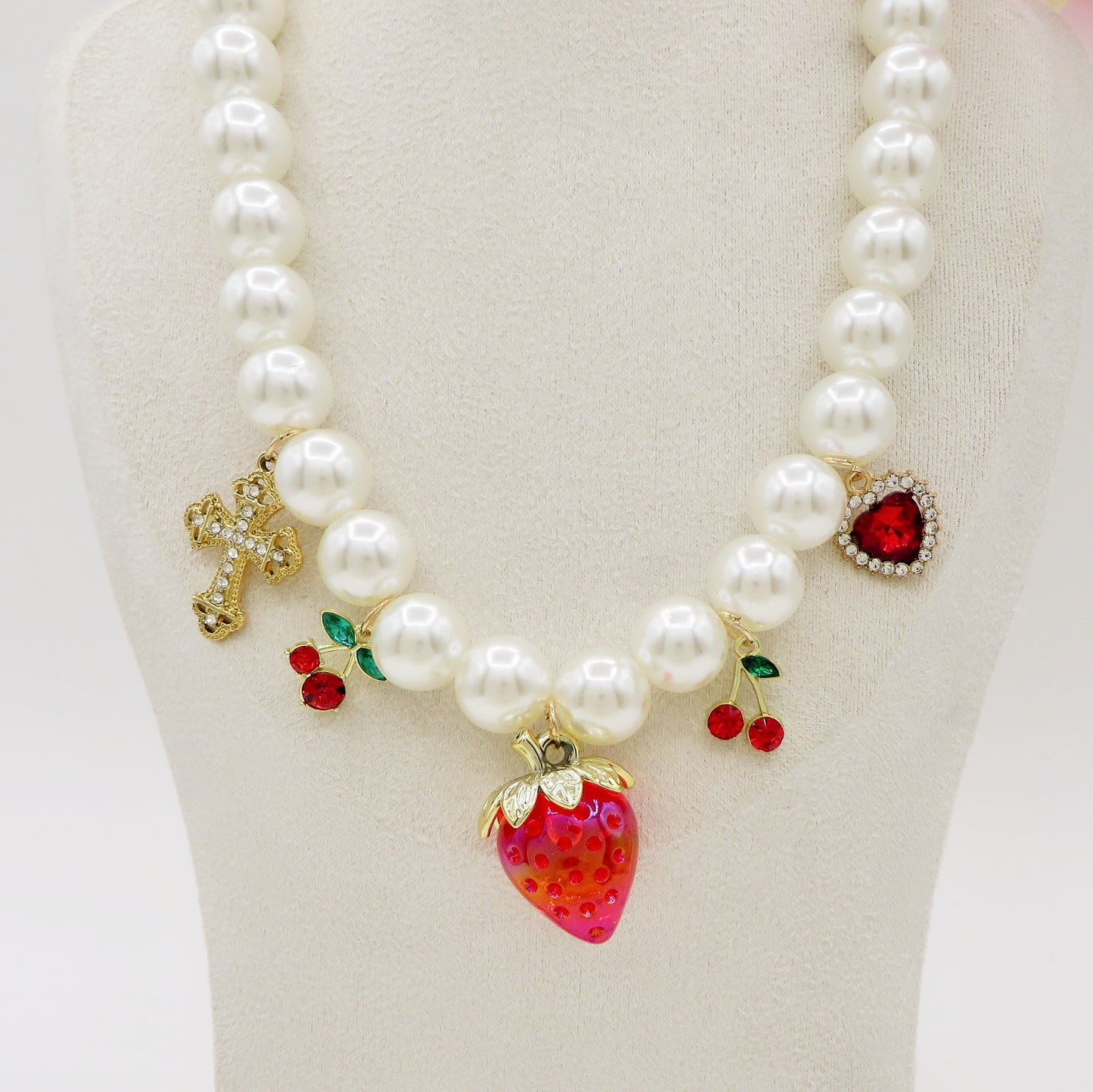 CRYSTAL FRUIT SALAD - Collana perle e charms fragola - cuore - ciliegie - mix zirconati