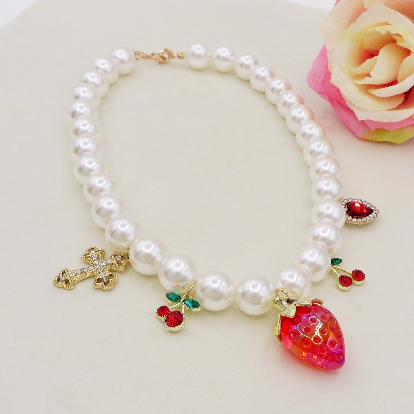 CRYSTAL FRUIT SALAD - Collana perle e charms fragola - cuore - ciliegie - mix zirconati