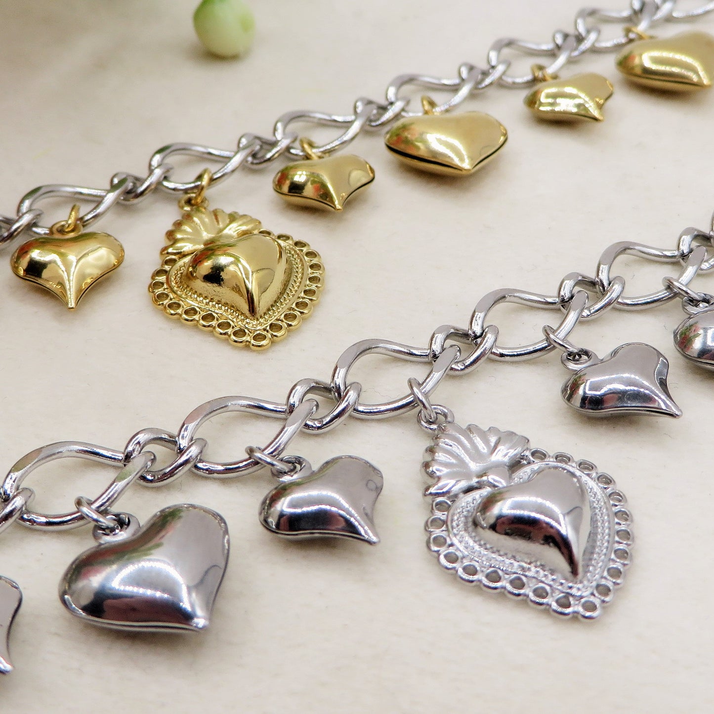 AURELIE SACRED ~ Bracciale ACCIAIO INOSSIDABILE con maxi cuore sacro e cuori bombe' chiama angeli