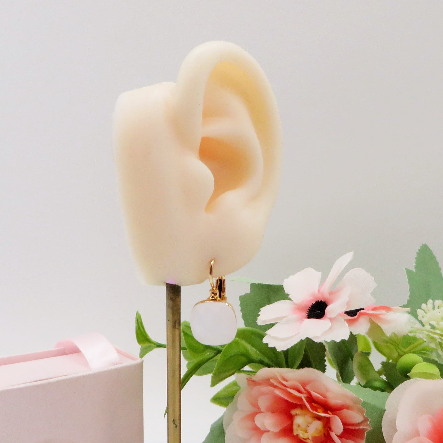 SISSY monachella WHITE ~ Orecchini  a monachella in ACCIAIO INOSSIDABILE con pietra