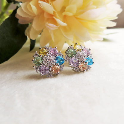 MILLIE ~ Orecchini a bottone con cubic zirconia a forma di flower