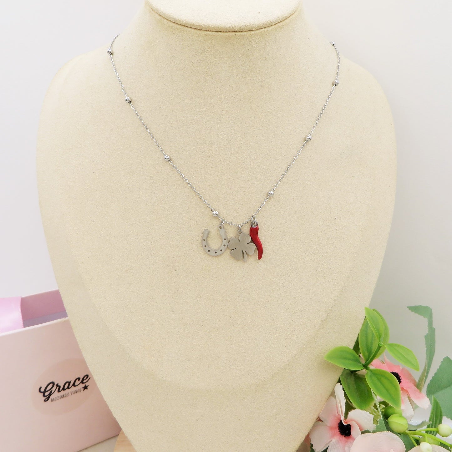 SERENDIPITY ~ ARGENTO 925 ~ Collana con ciondoli porta fortuna (ferro di cavallo, quadrifoglio, cornetto rosso)