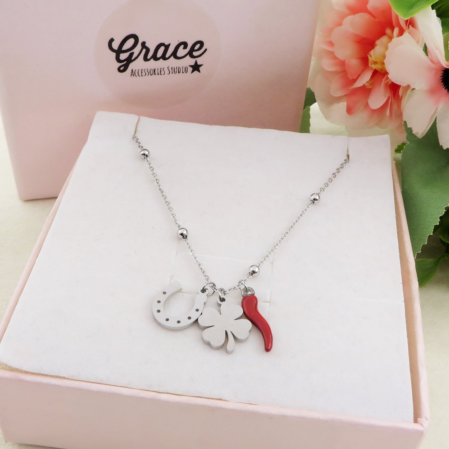 SERENDIPITY ~ ARGENTO 925 ~ Collana con ciondoli porta fortuna (ferro di cavallo, quadrifoglio, cornetto rosso)