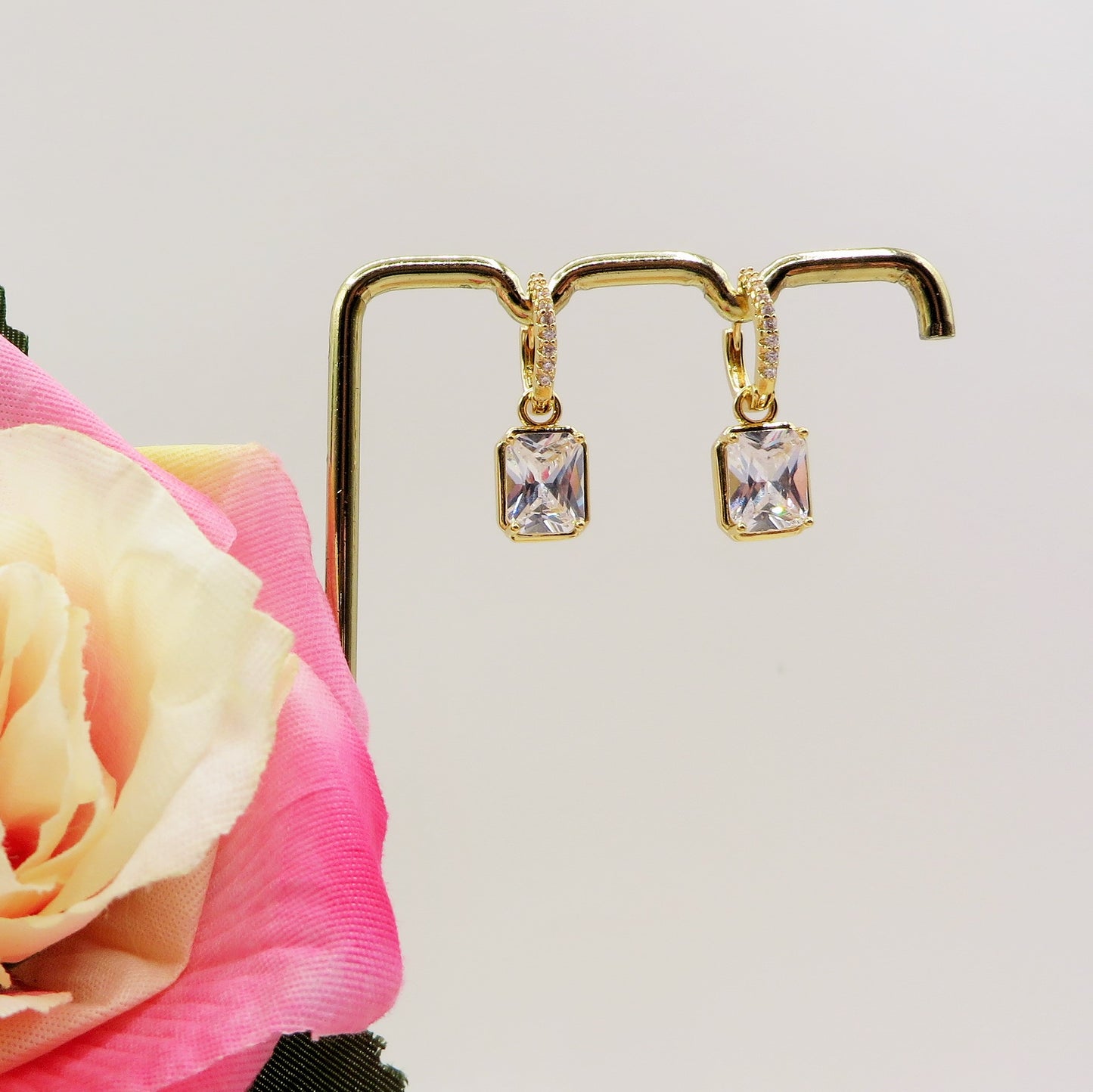 TESSA ~ HOOPS ~ Orecchini mini cerchio con pietra XL in Cubic Zirconia