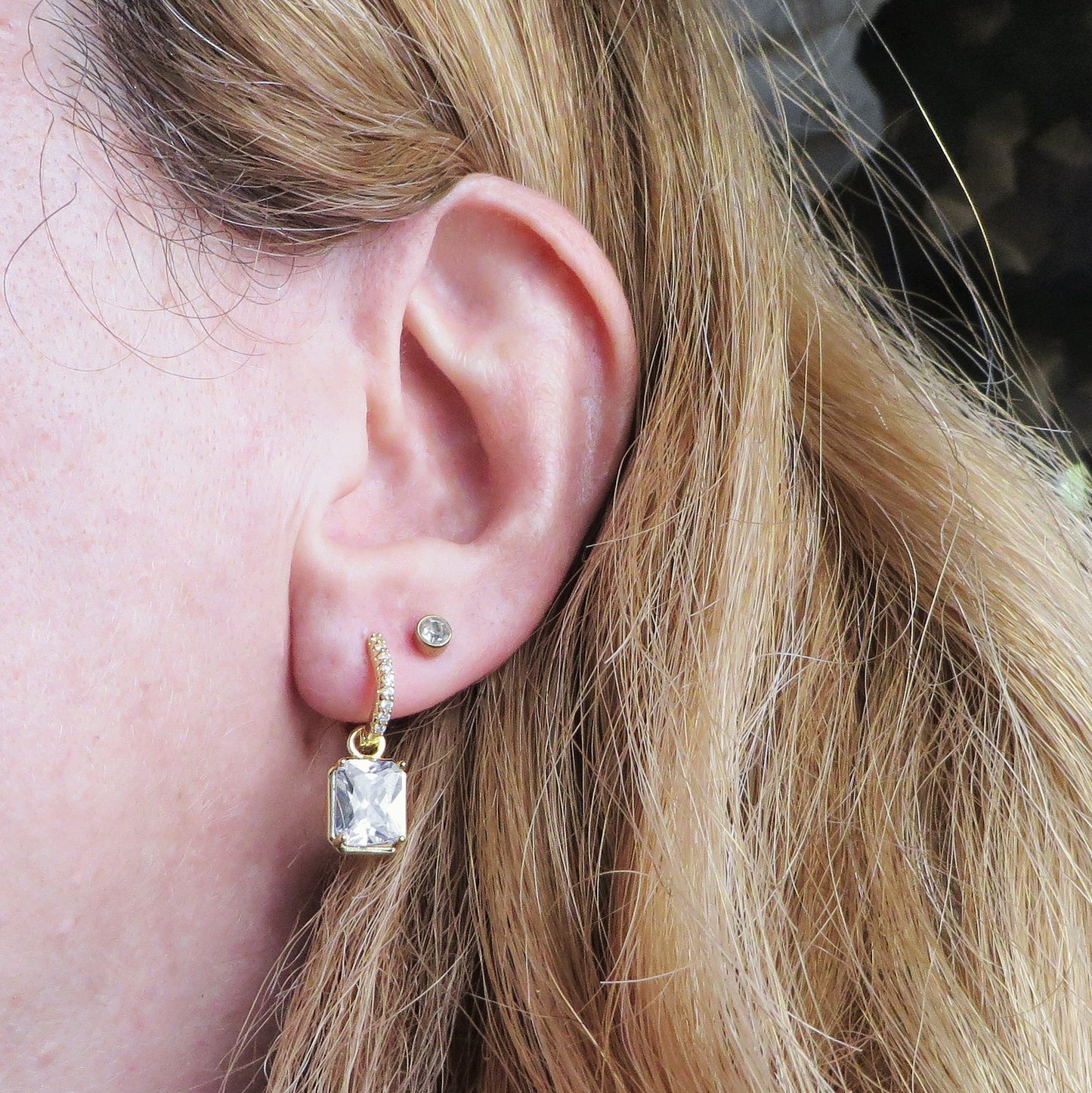 TESSA ~ HOOPS ~ Orecchini mini cerchio con pietra XL in Cubic Zirconia