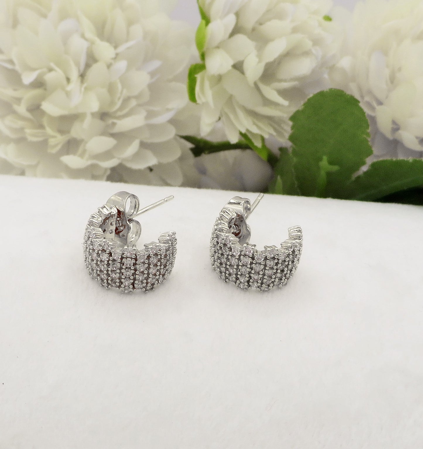 JANET ~ Orecchini cerchi zirconati 4 fili in Cubic Zirconia