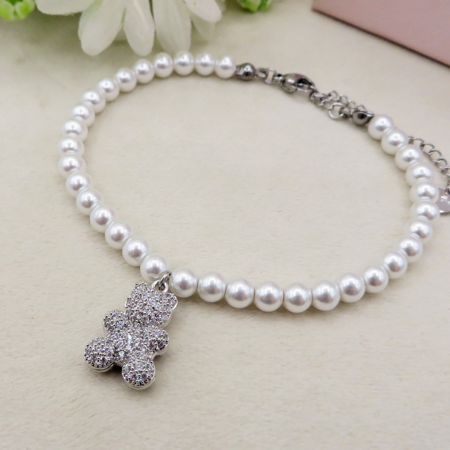 TEDDY CRYSTAL PEARLS - Bracciale perle con orsetto zirconato