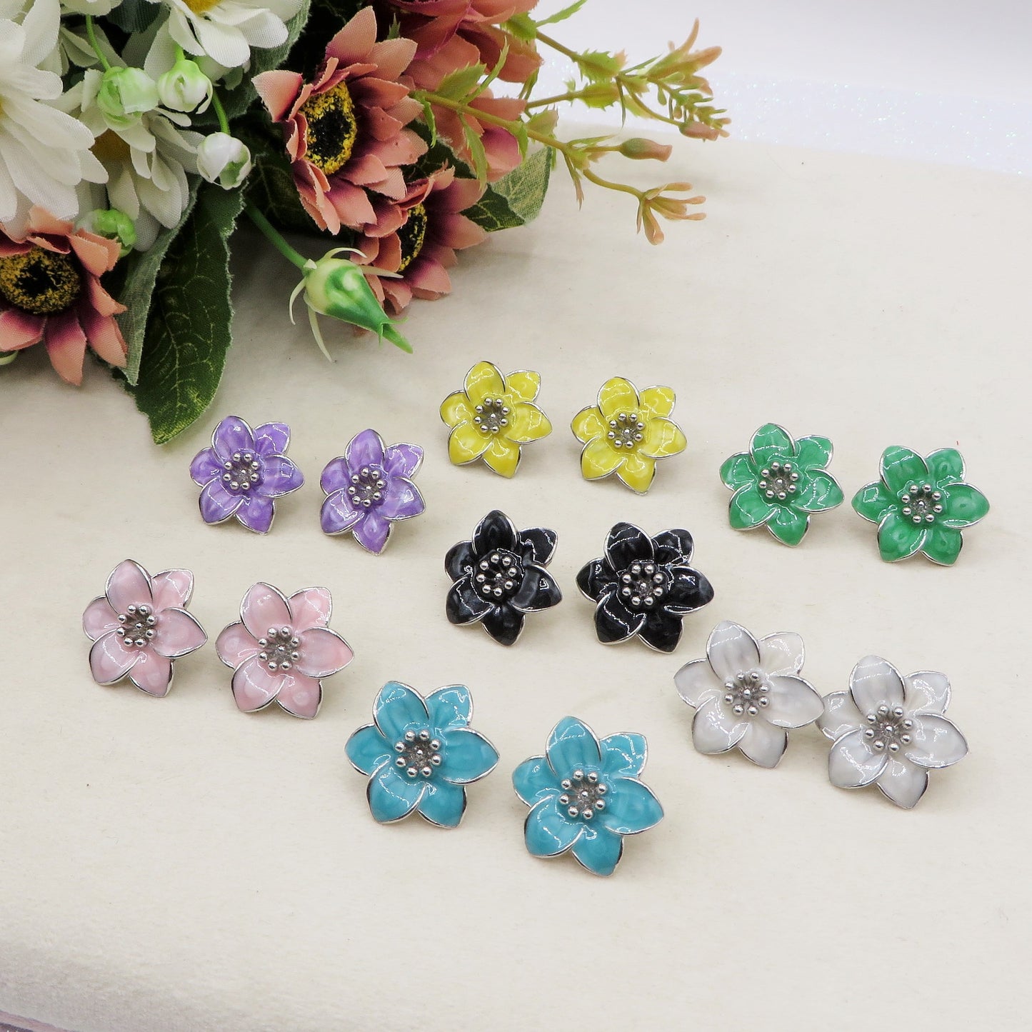 GARDENIA paio ORECCHINI smaltati a bottone con petali in ACCIAIO INOSSIDABILE a forma di fiore