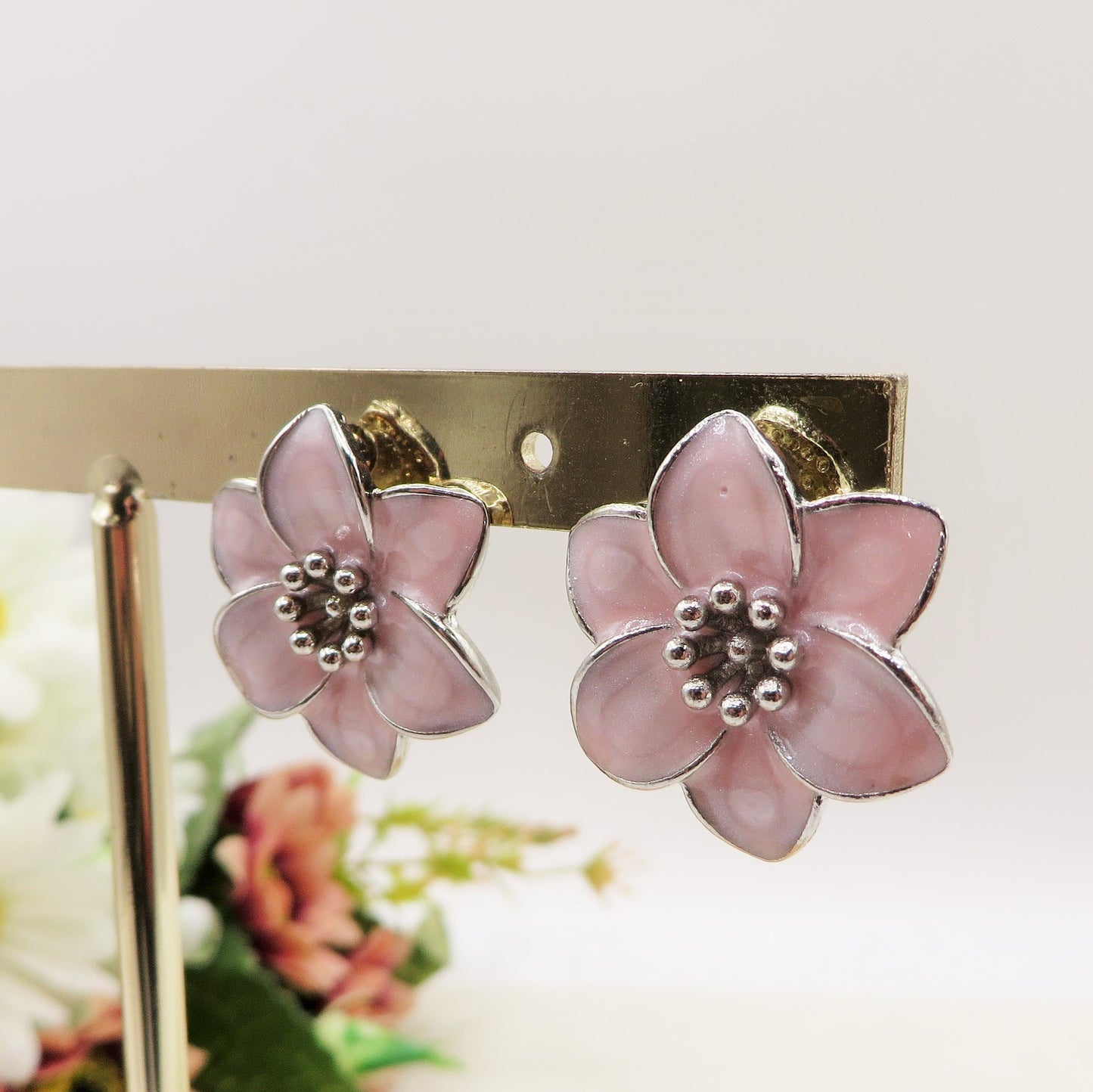 GARDENIA paio ORECCHINI smaltati a bottone con petali in ACCIAIO INOSSIDABILE a forma di fiore