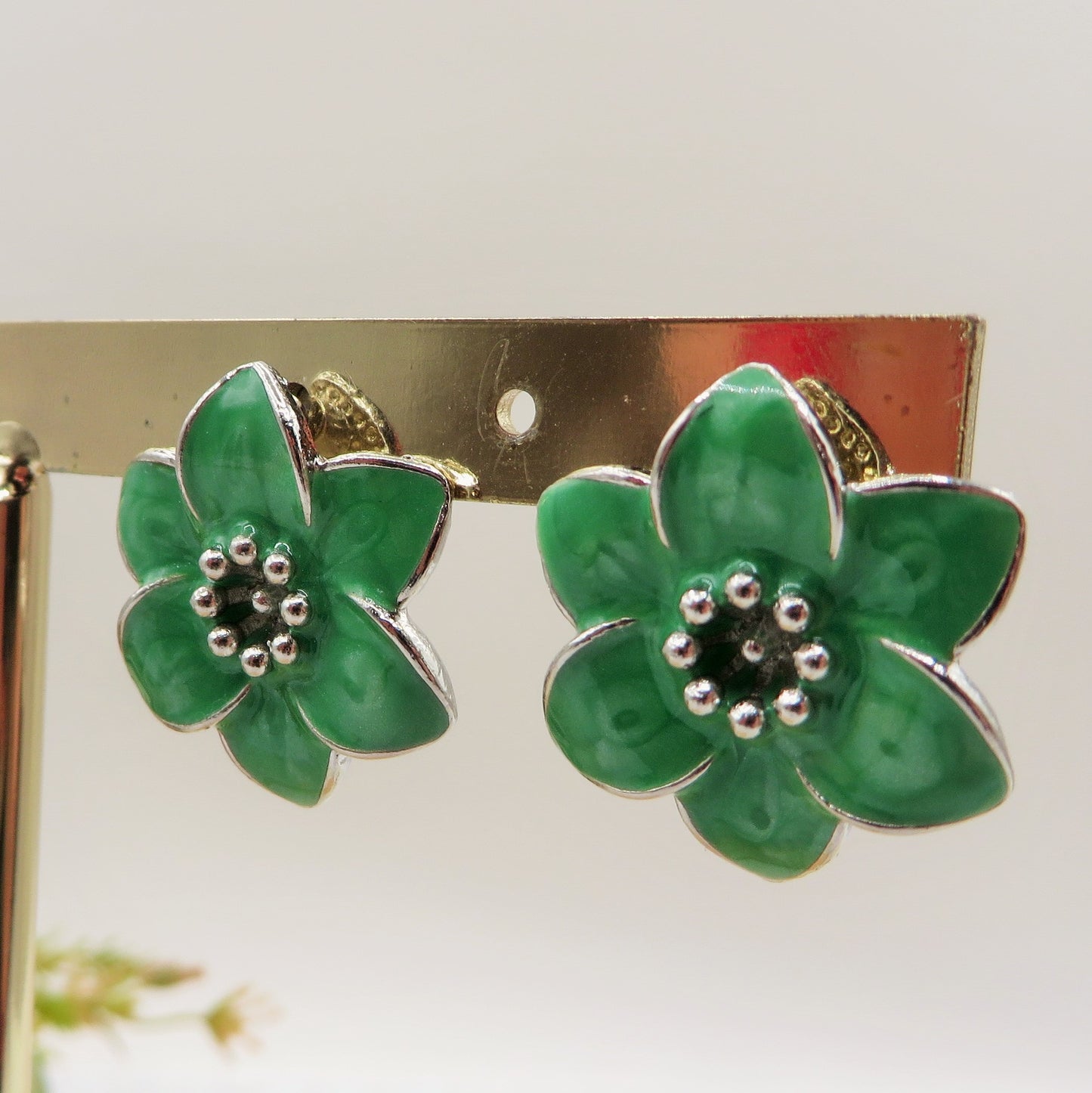 GARDENIA paio ORECCHINI smaltati a bottone con petali in ACCIAIO INOSSIDABILE a forma di fiore