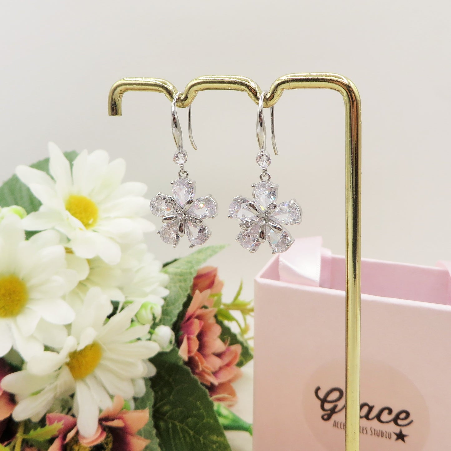 DAISY LUXE - Orecchini in ACCIAIO INOSSIDABILE a monachella con fiori in cubic zirconia