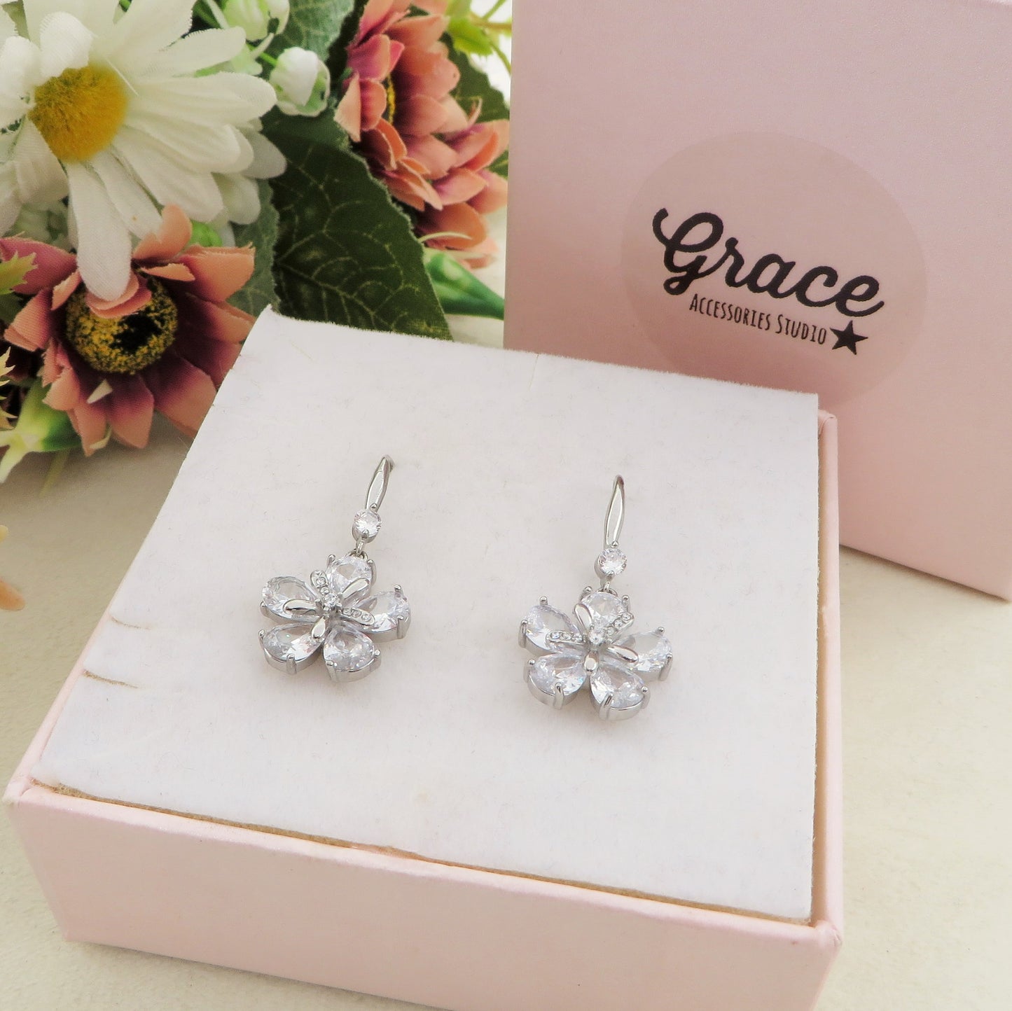 DAISY LUXE - Orecchini in ACCIAIO INOSSIDABILE a monachella con fiori in cubic zirconia