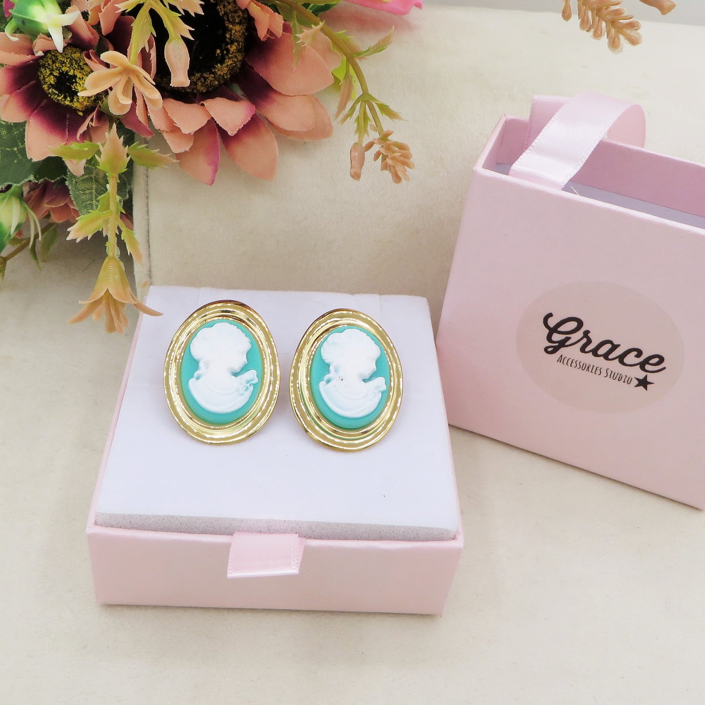 VERSAILLES paio ORECCHINI con cammeo a bottone in ACCIAIO INOSSIDABILE