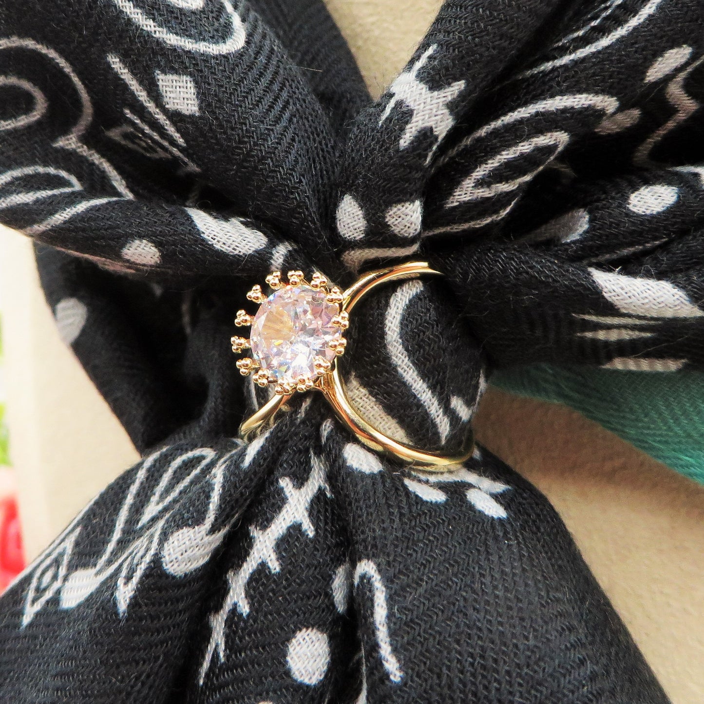 ICONIC SQUARE ~ Foulard 70x70