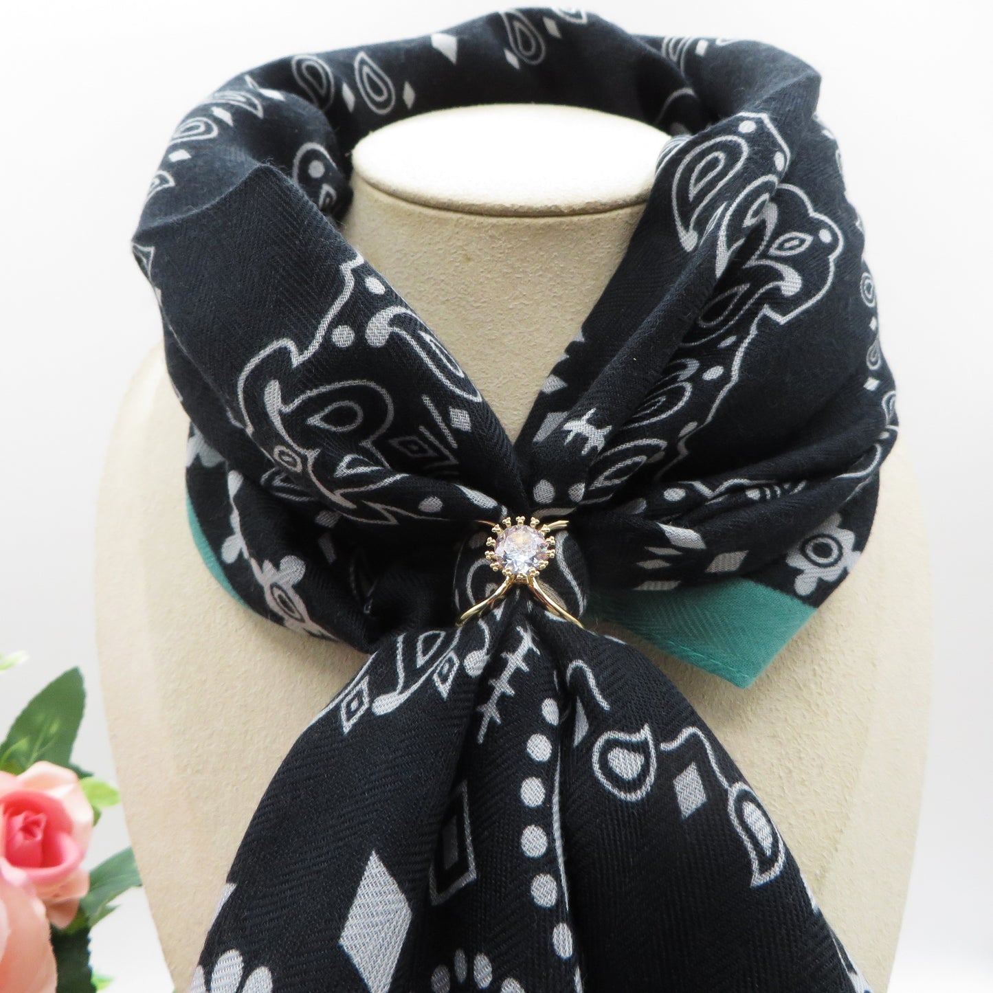 ICONIC SQUARE ~ Foulard 70x70